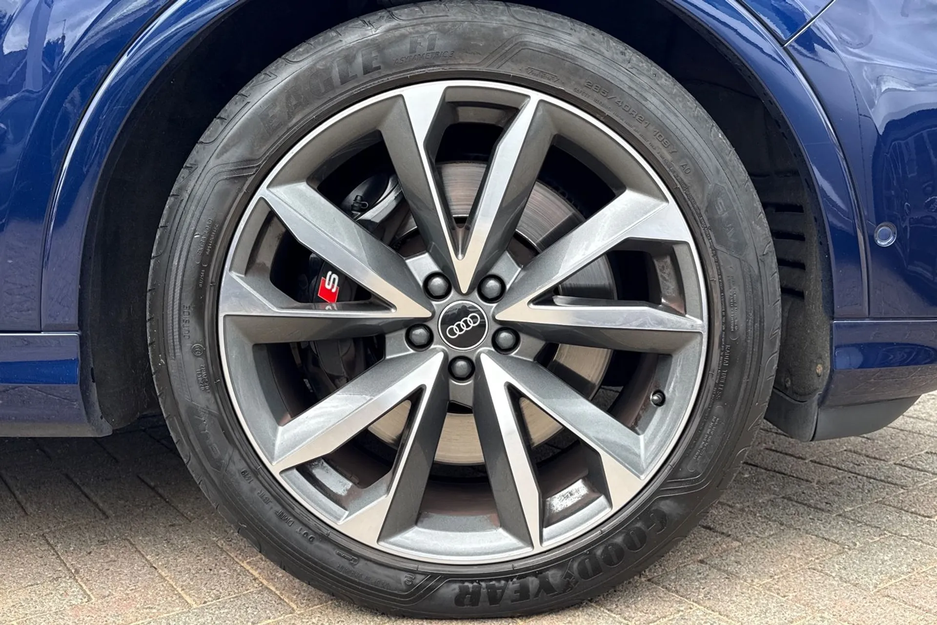 Audi Q7 thumbnail image number 8