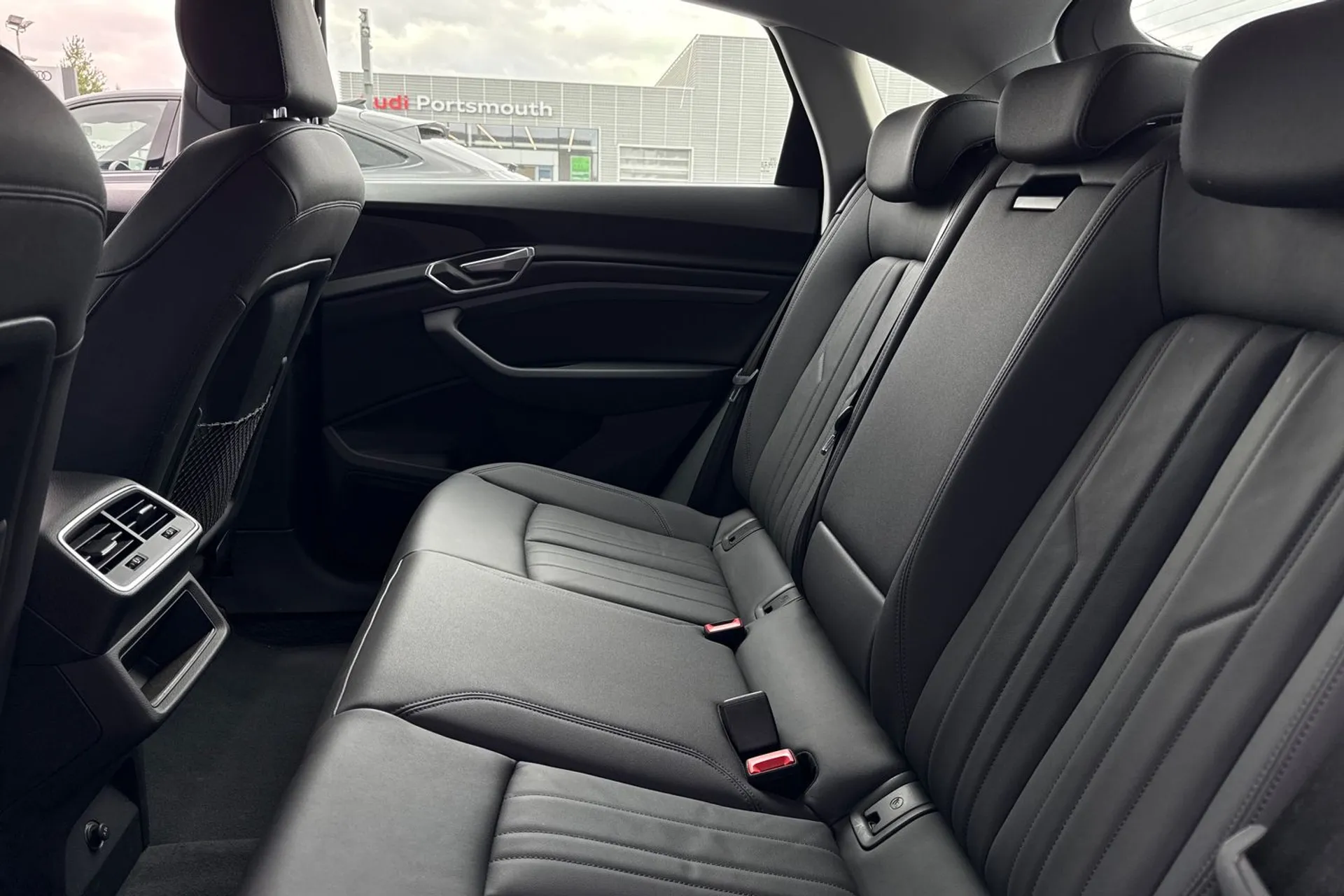 Audi e-tron thumbnail image number 33