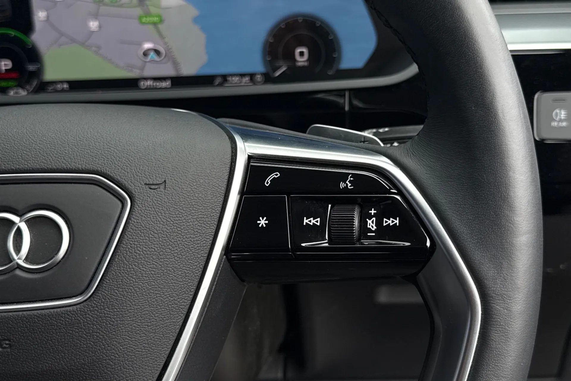Audi e-tron thumbnail image number 40