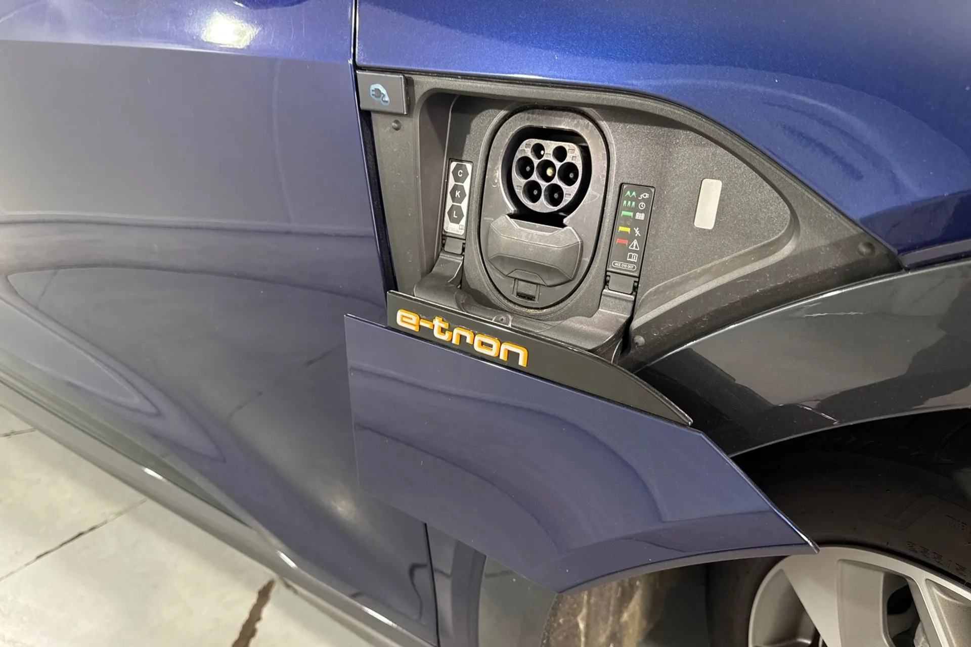 Audi e-tron thumbnail image number 17