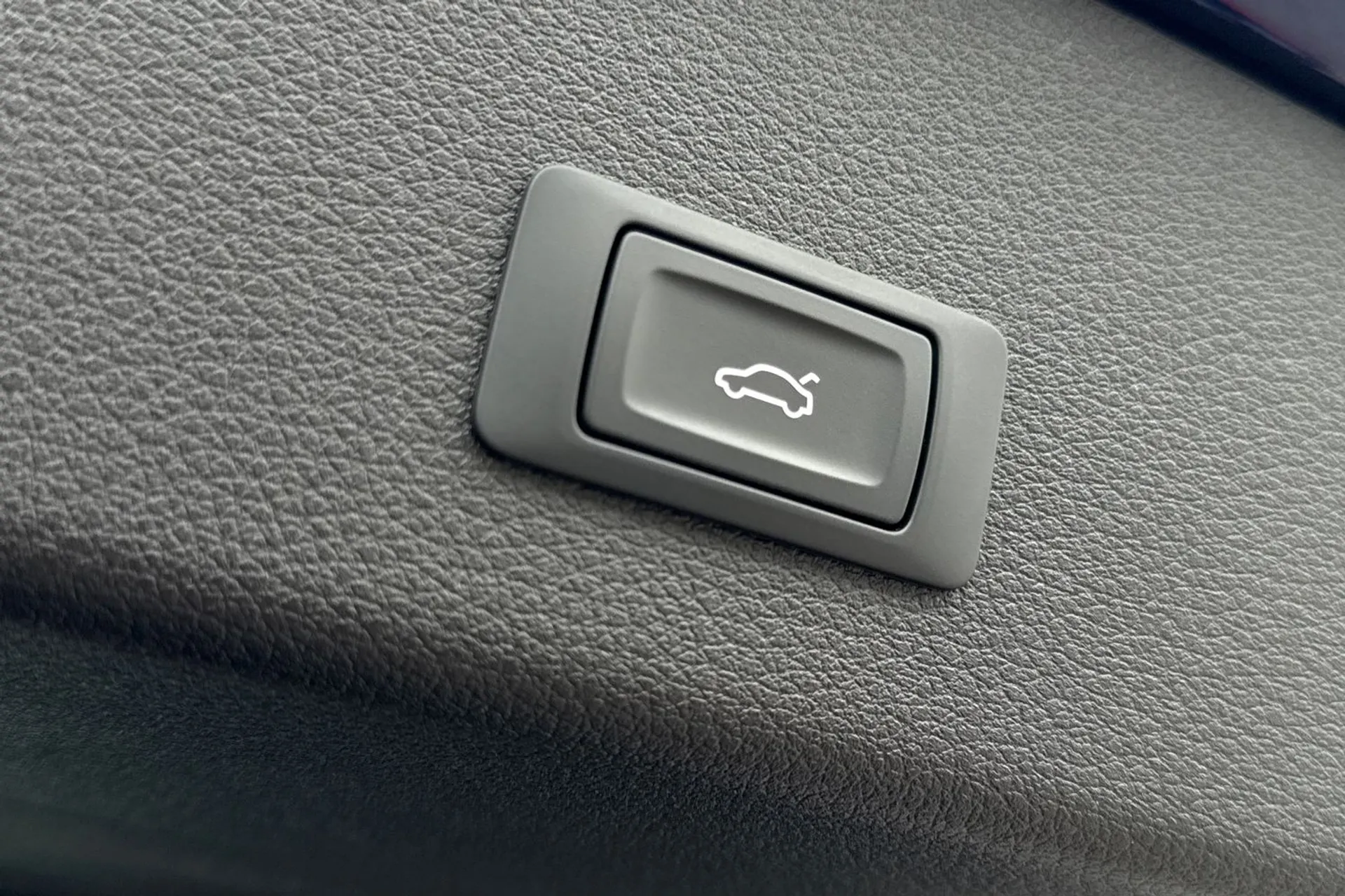 Audi e-tron thumbnail image number 19