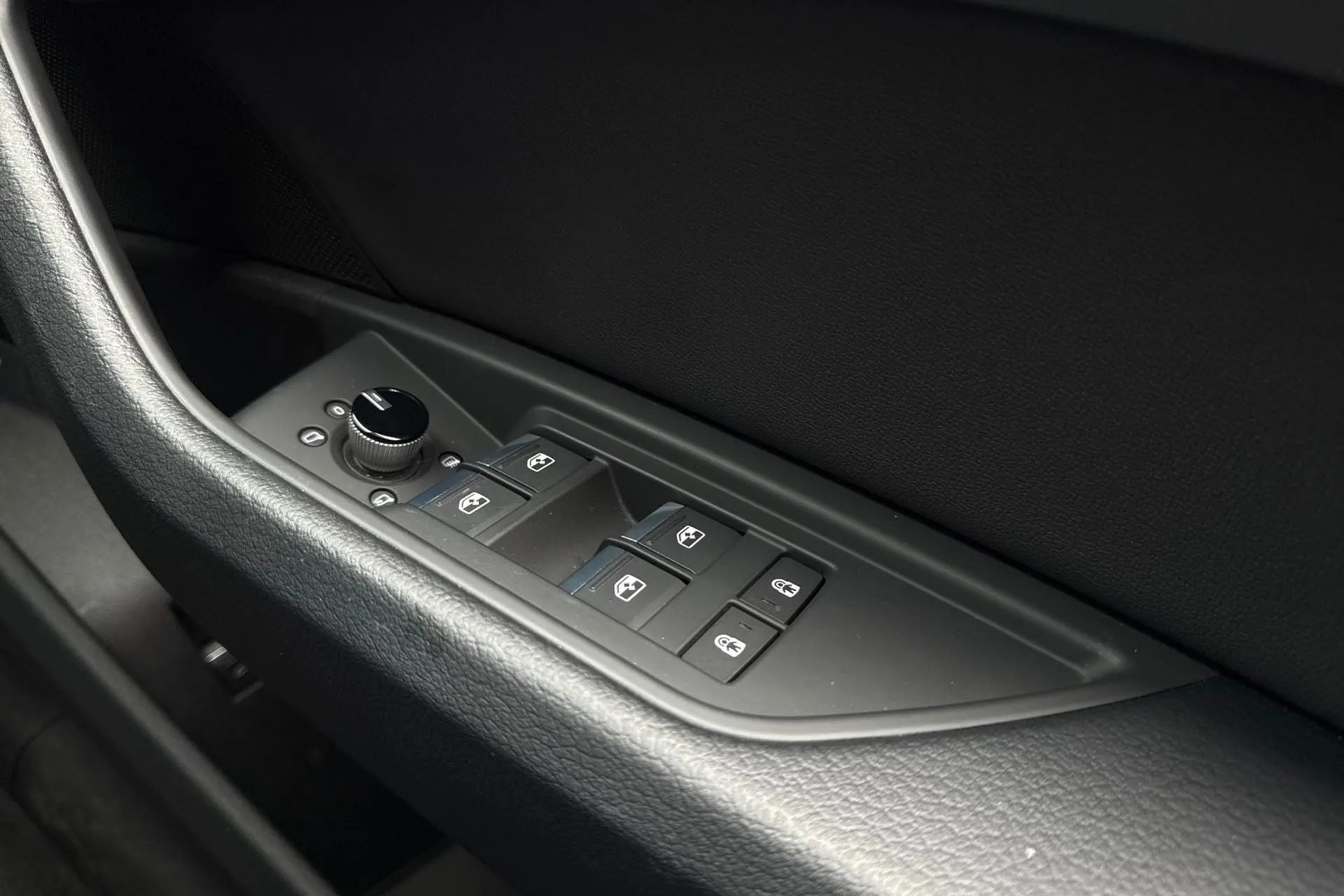 Audi e-tron thumbnail image number 41