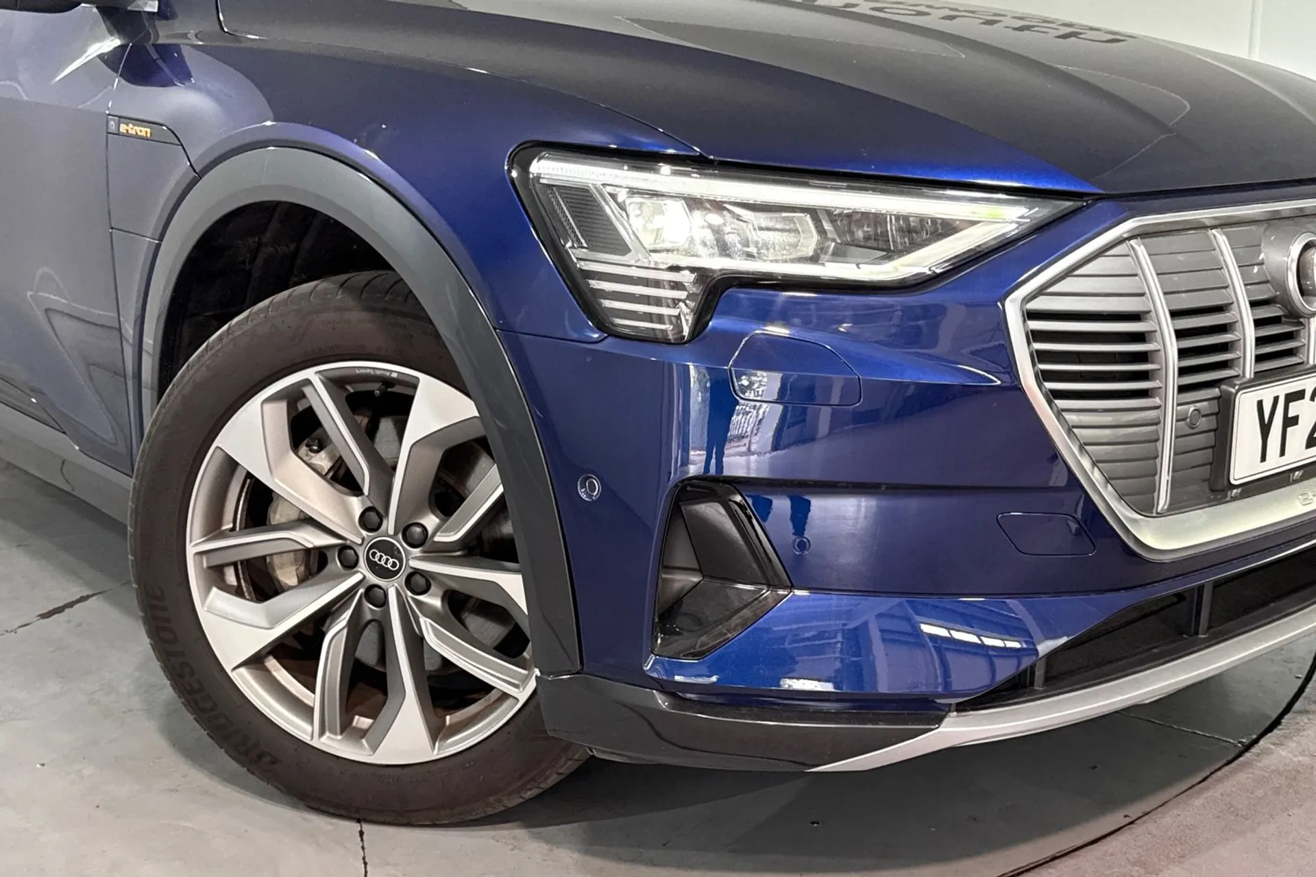 Audi e-tron thumbnail image number 10