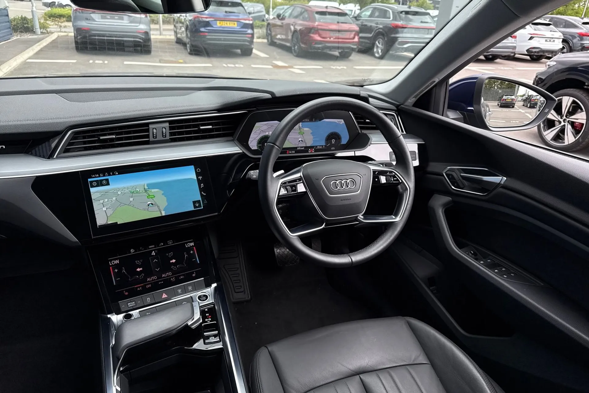 Audi e-tron thumbnail image number 36