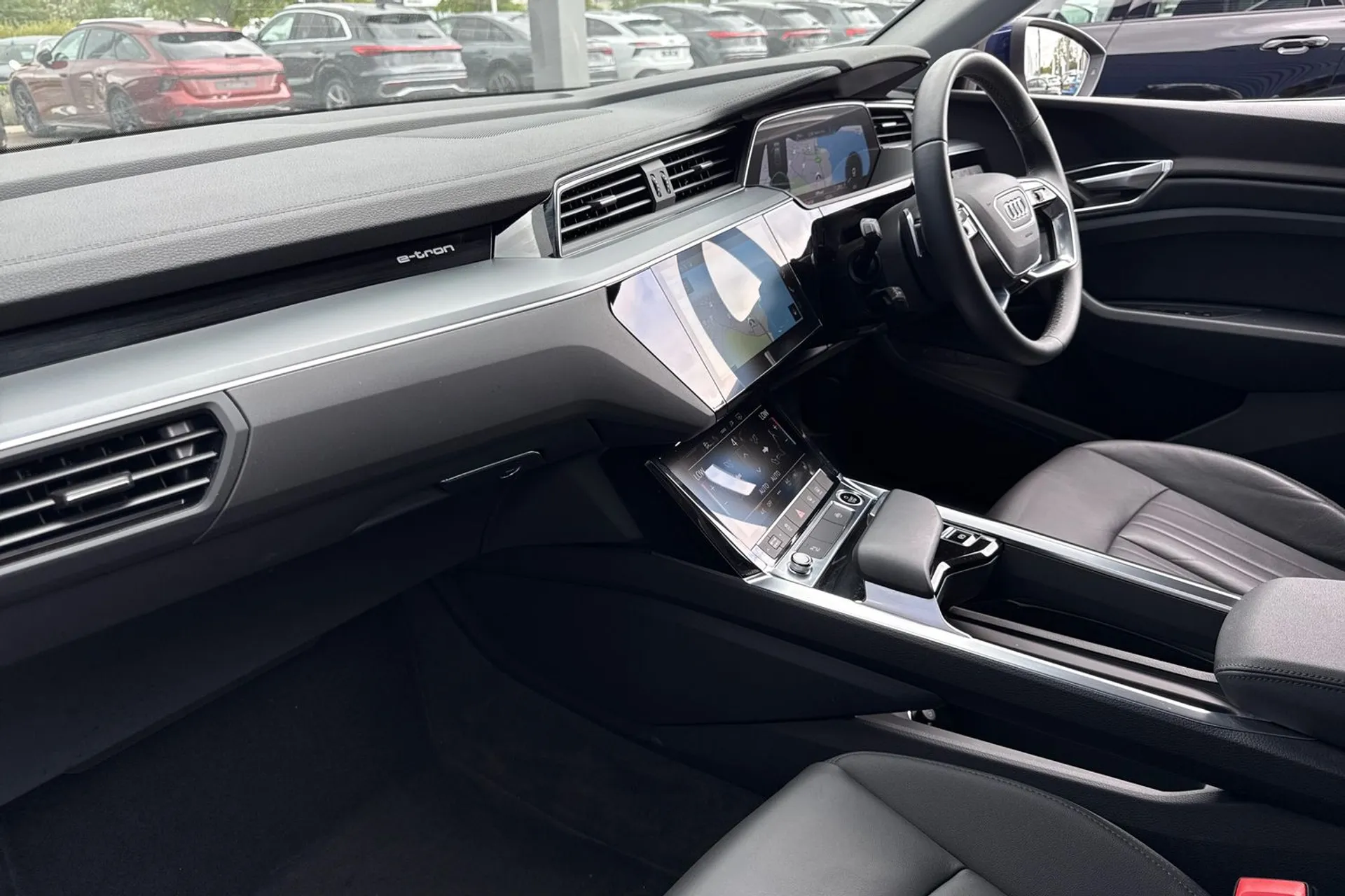 Audi e-tron thumbnail image number 30
