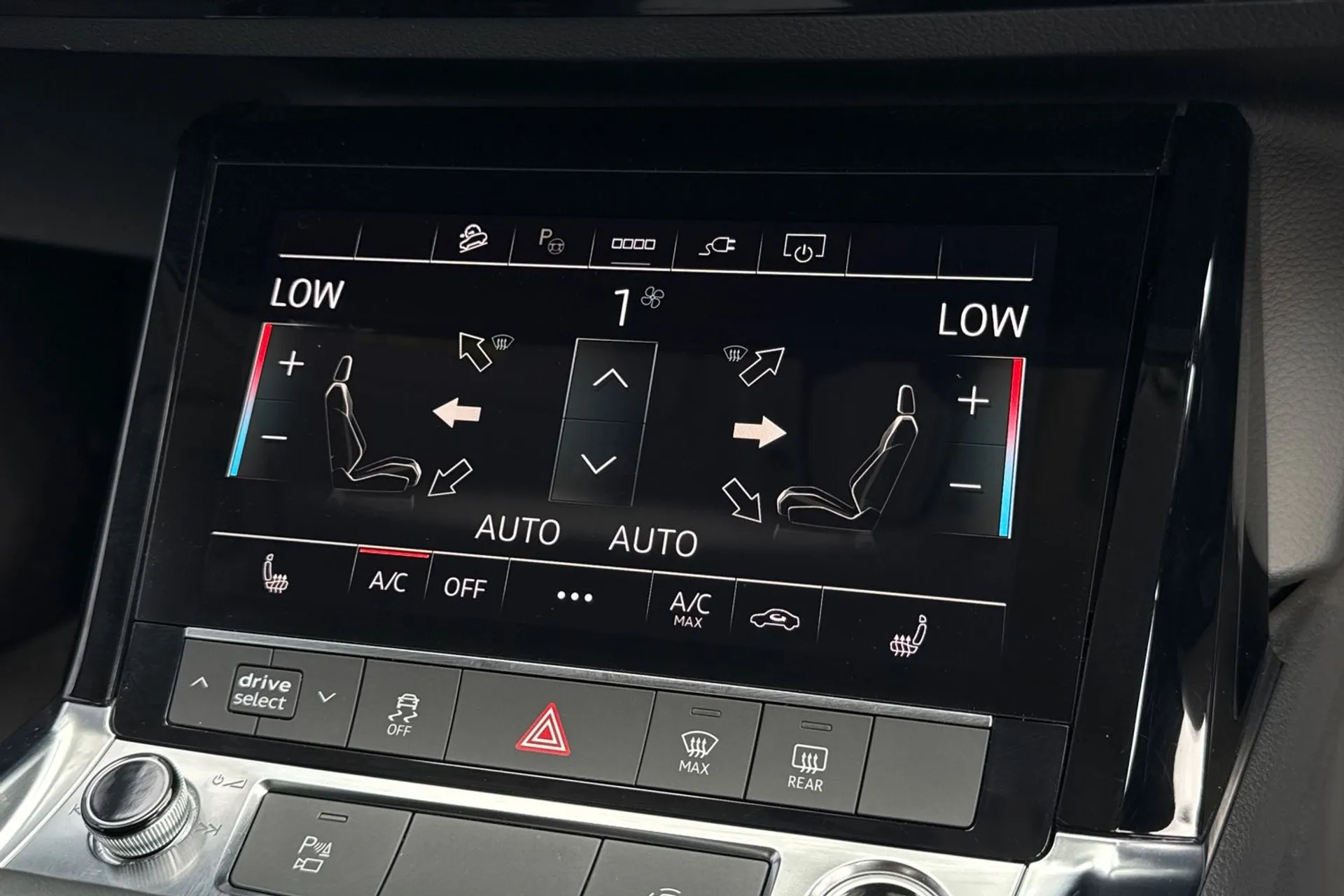 Audi e-tron thumbnail image number 24