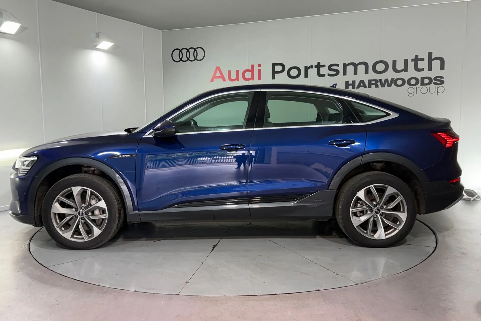 Audi e-tron thumbnail image number 9