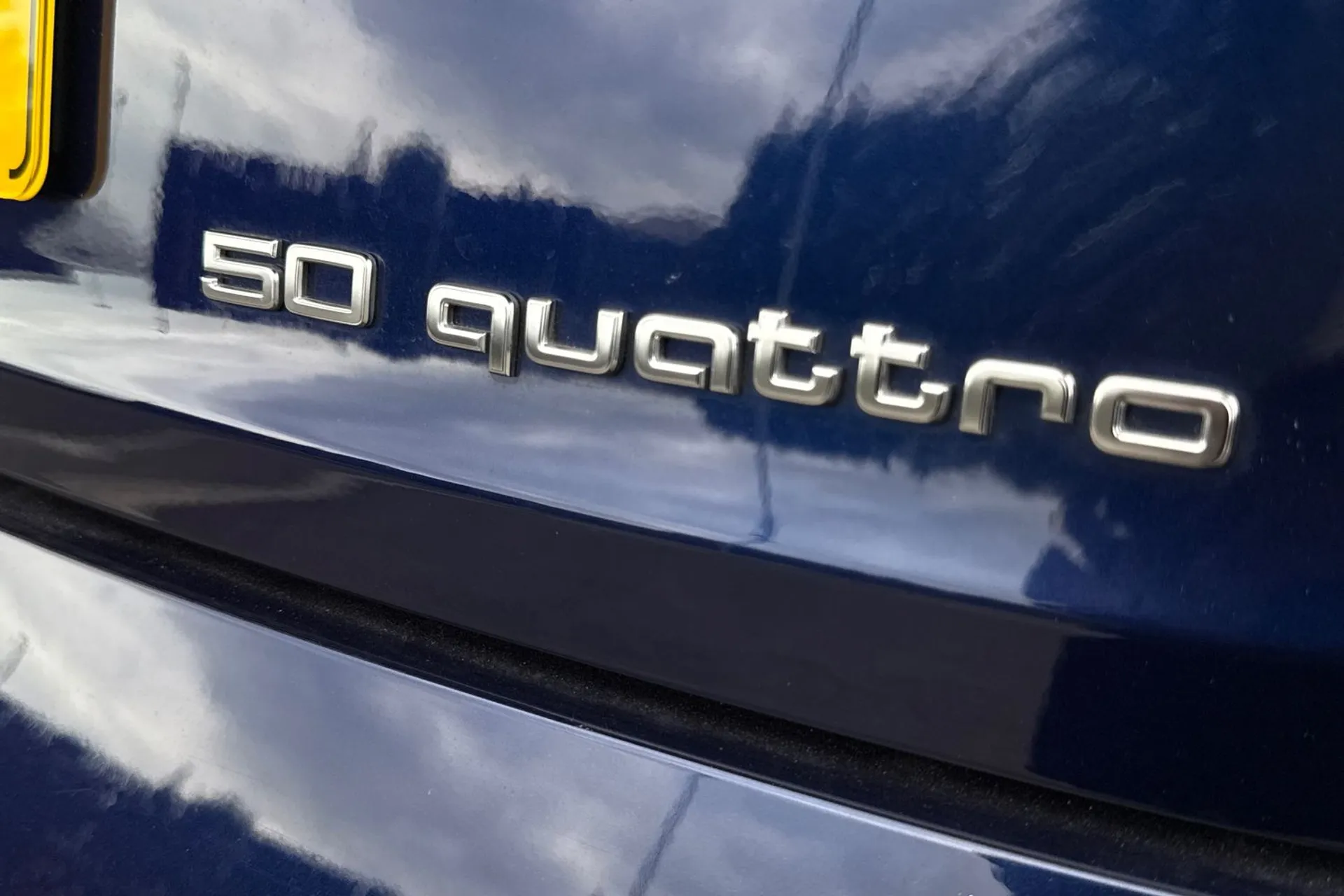 Audi e-tron thumbnail image number 25