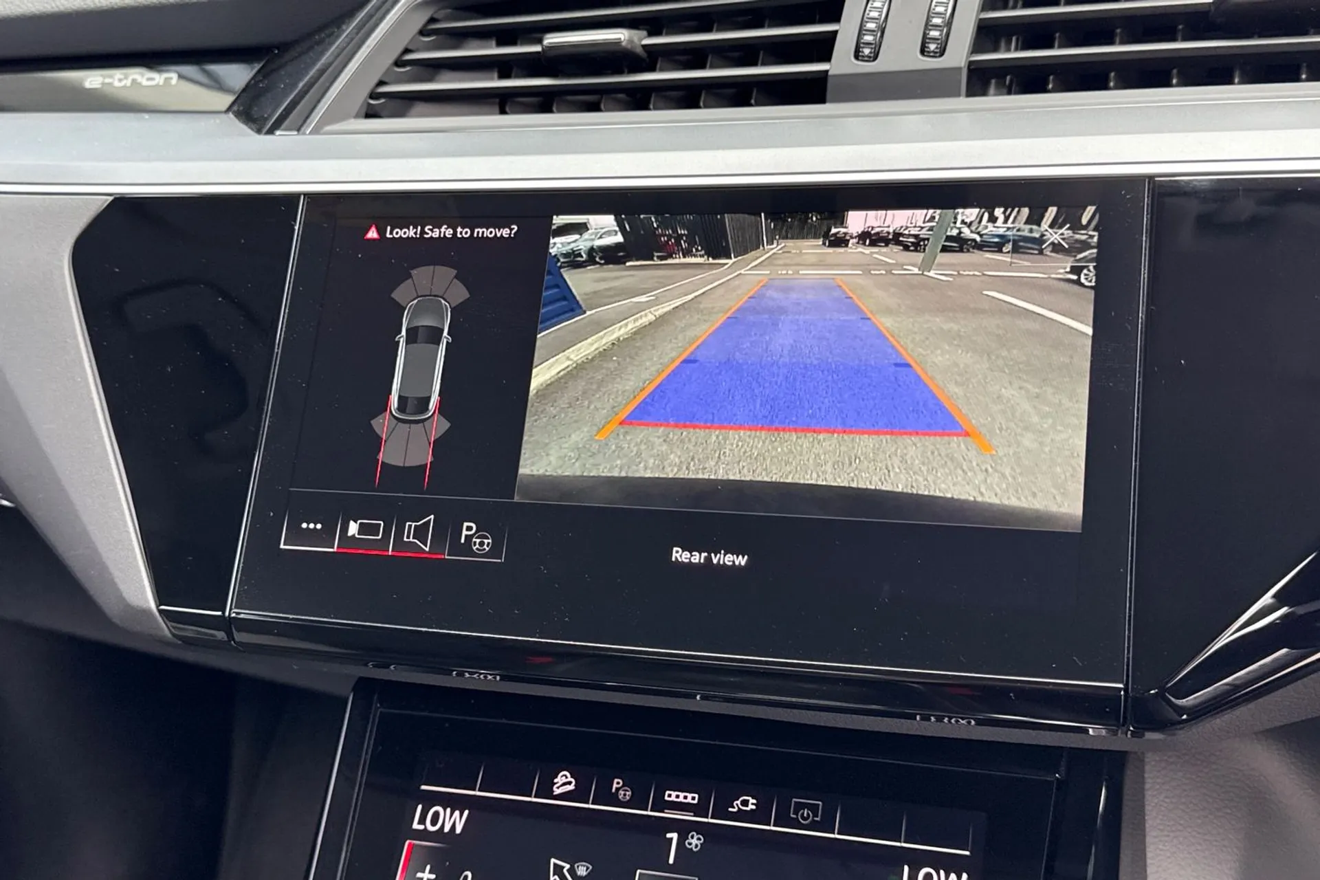 Audi e-tron thumbnail image number 4