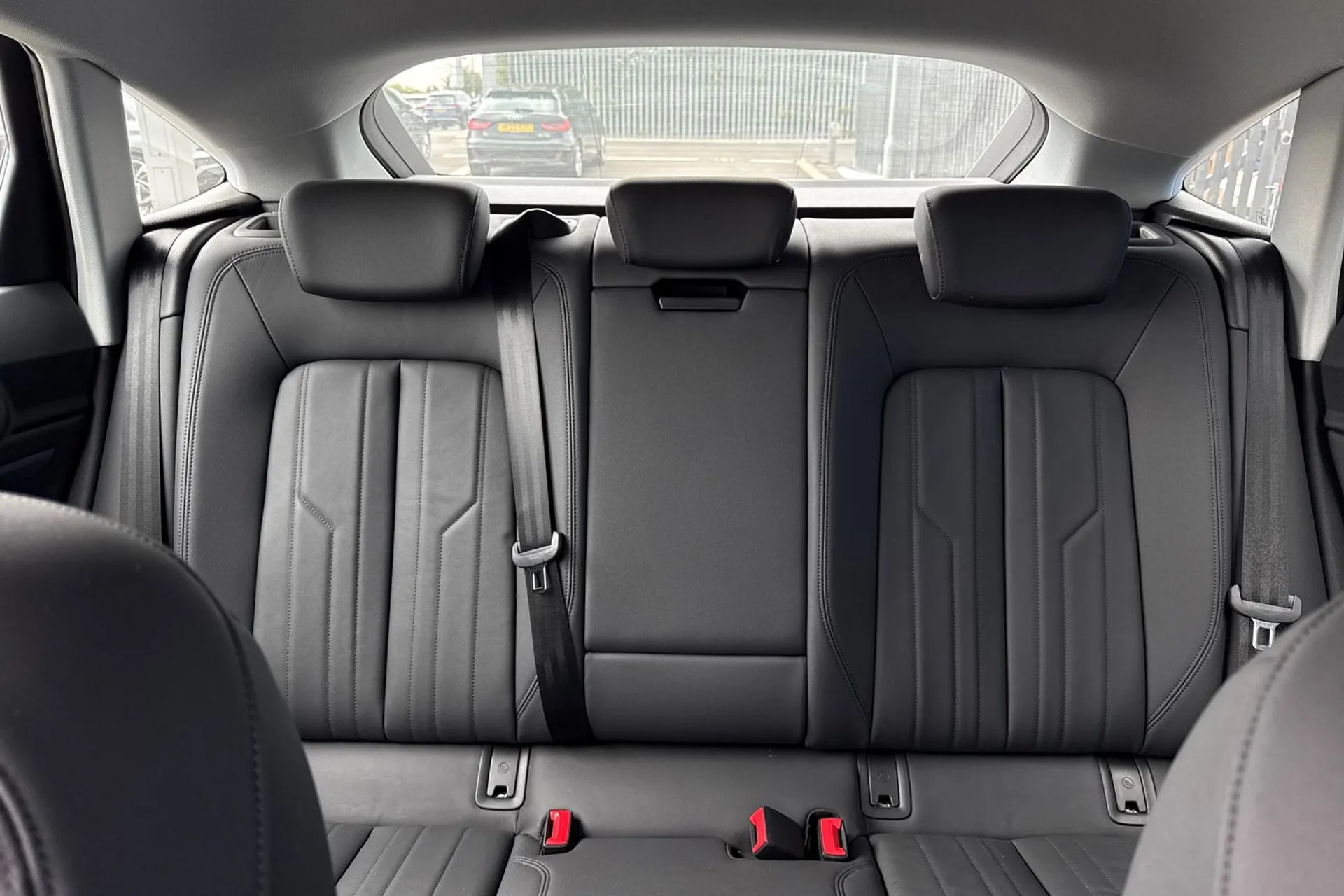Audi e-tron thumbnail image number 34