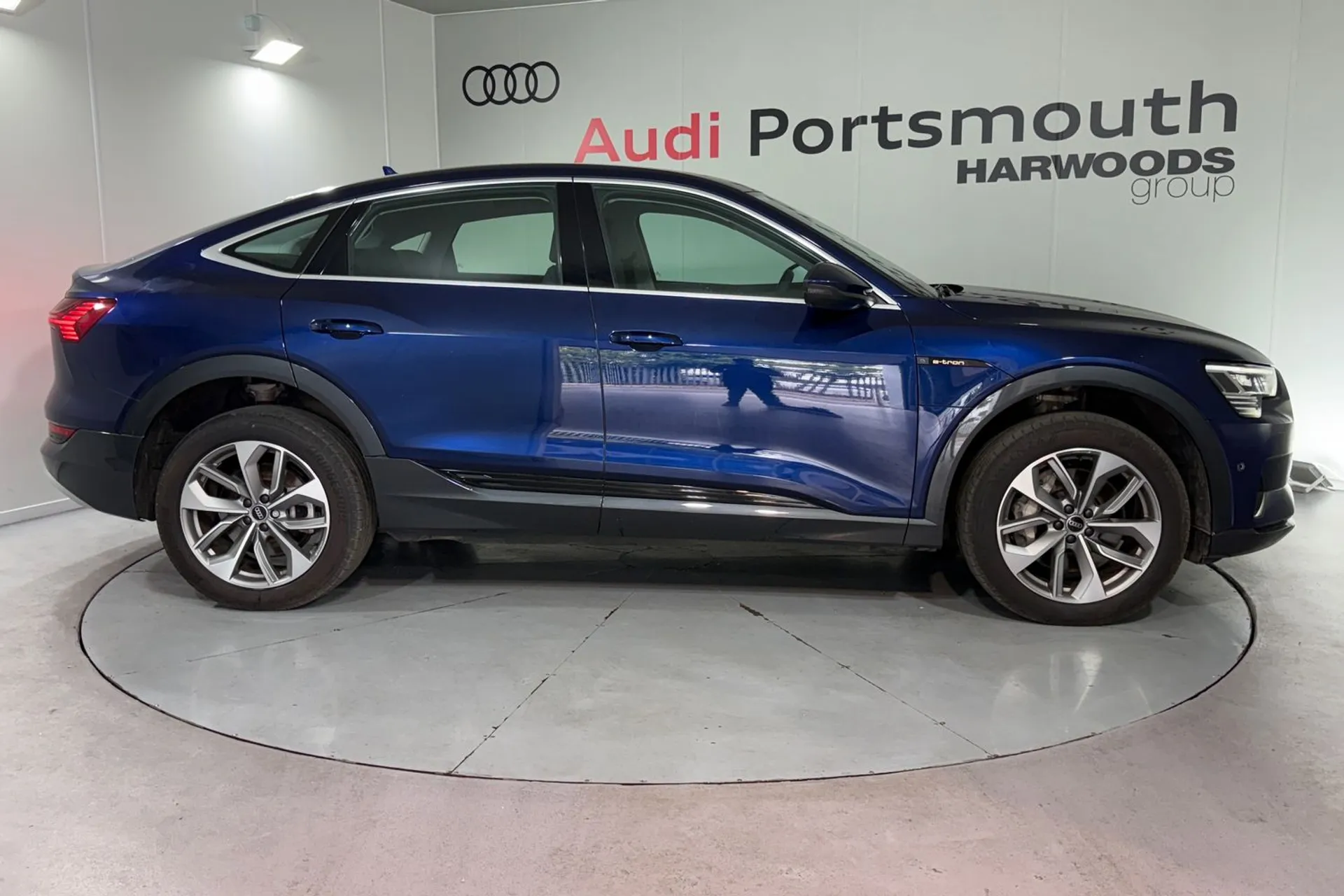 Audi e-tron thumbnail image number 2