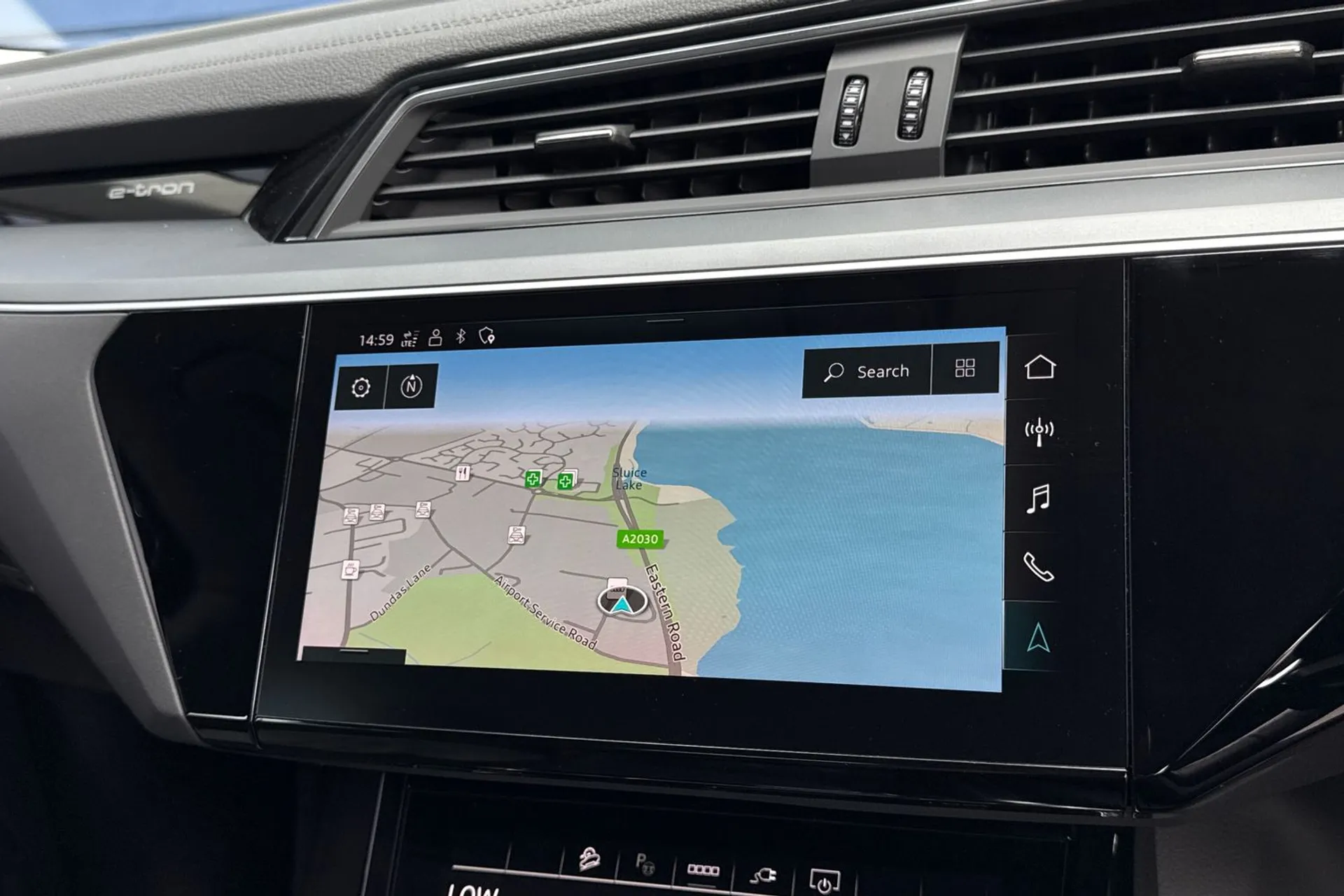 Audi e-tron thumbnail image number 22