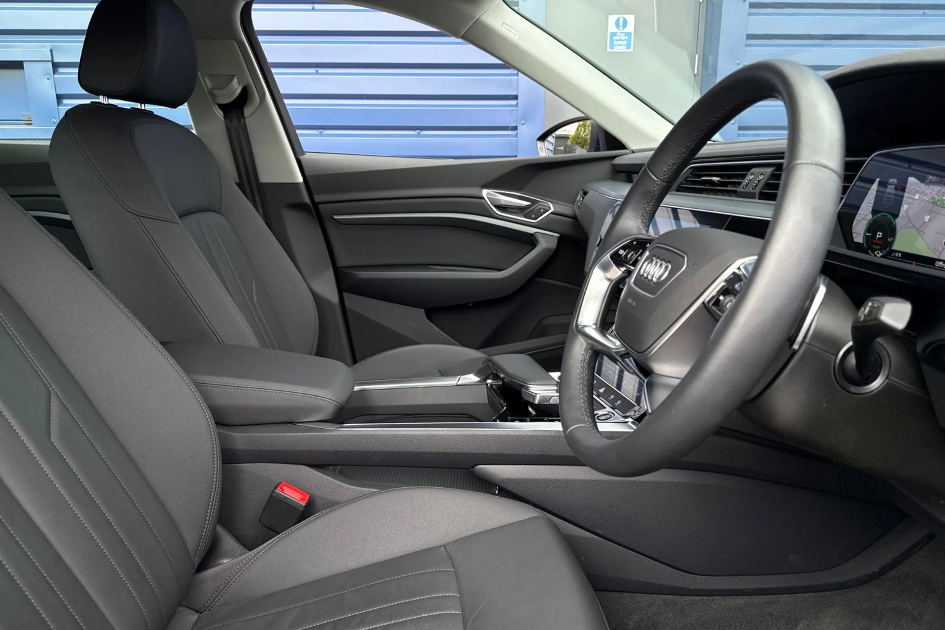Audi e-tron thumbnail image number 27