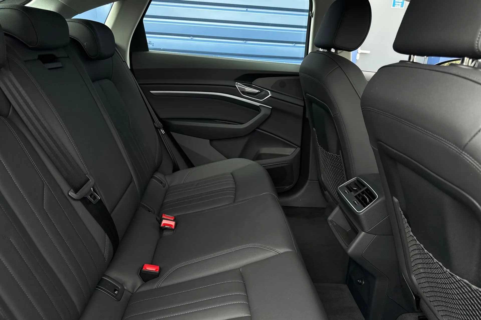 Audi e-tron thumbnail image number 21
