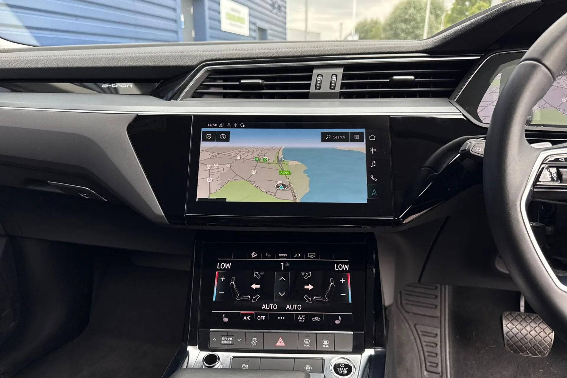 Audi e-tron thumbnail image number 38