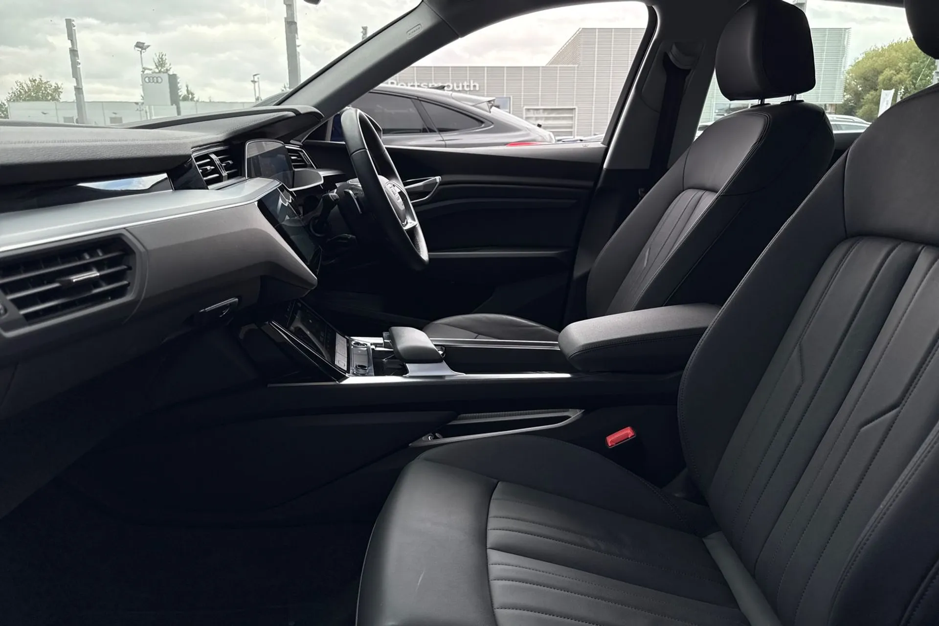 Audi e-tron thumbnail image number 31