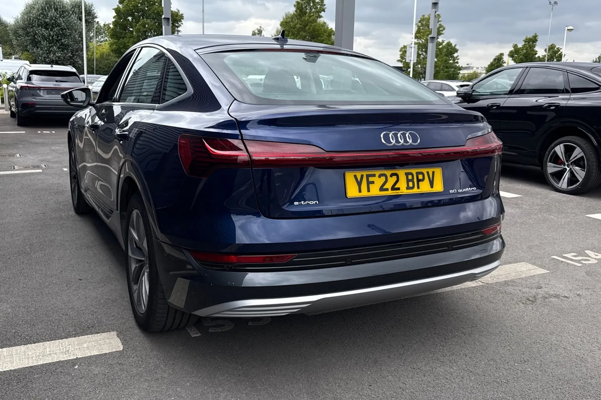 Audi e-tron thumbnail image number 16