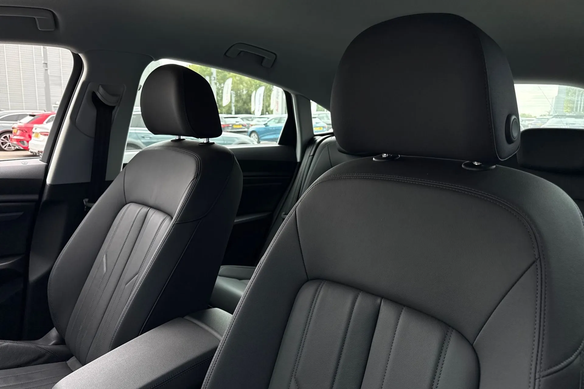 Audi e-tron thumbnail image number 32