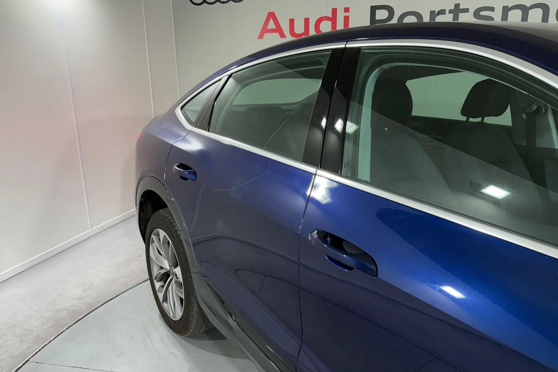 Audi e-tron thumbnail image number 13