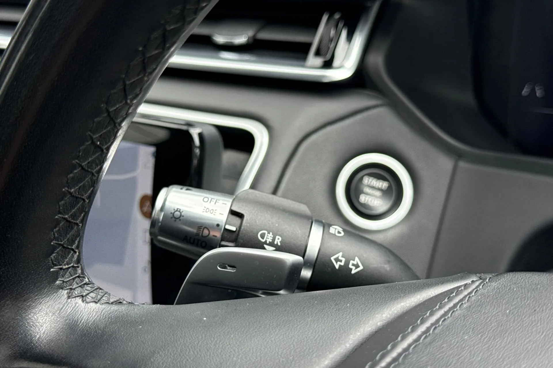 LAND ROVER RANGE ROVER VELAR thumbnail image number 36