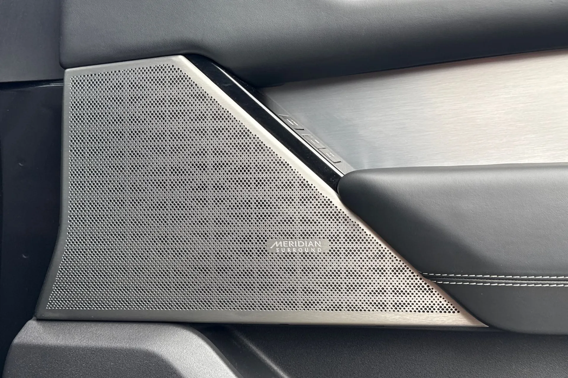 LAND ROVER RANGE ROVER VELAR thumbnail image number 22