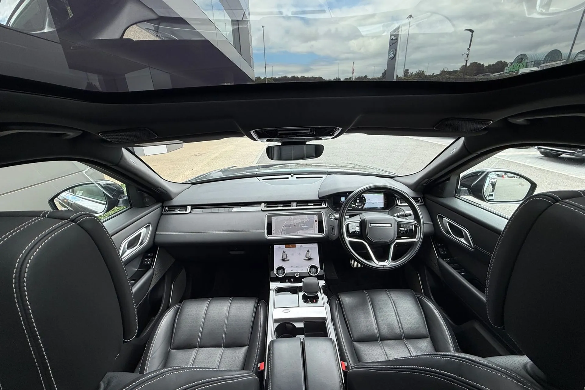 LAND ROVER RANGE ROVER VELAR thumbnail image number 3