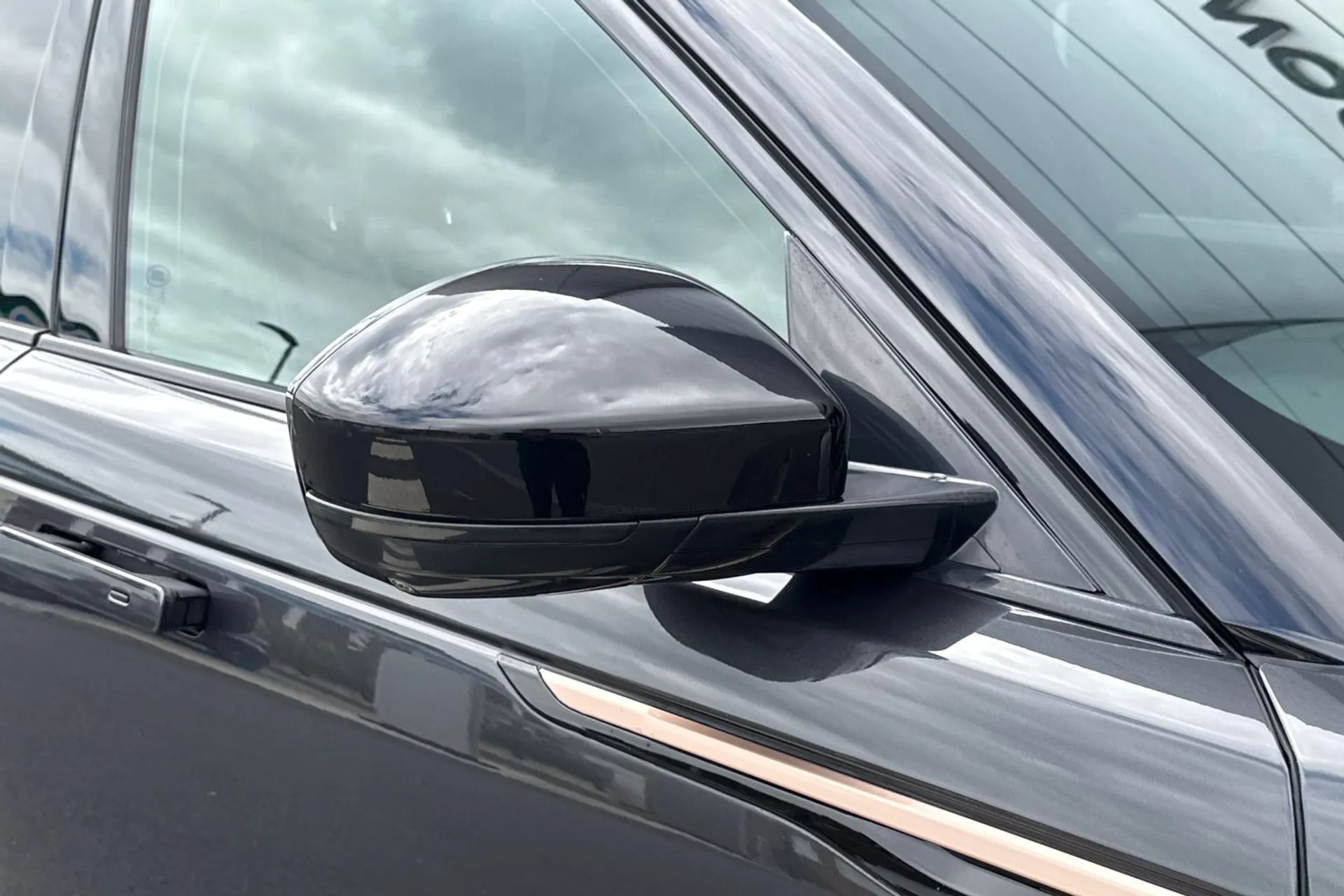LAND ROVER RANGE ROVER VELAR thumbnail image number 29