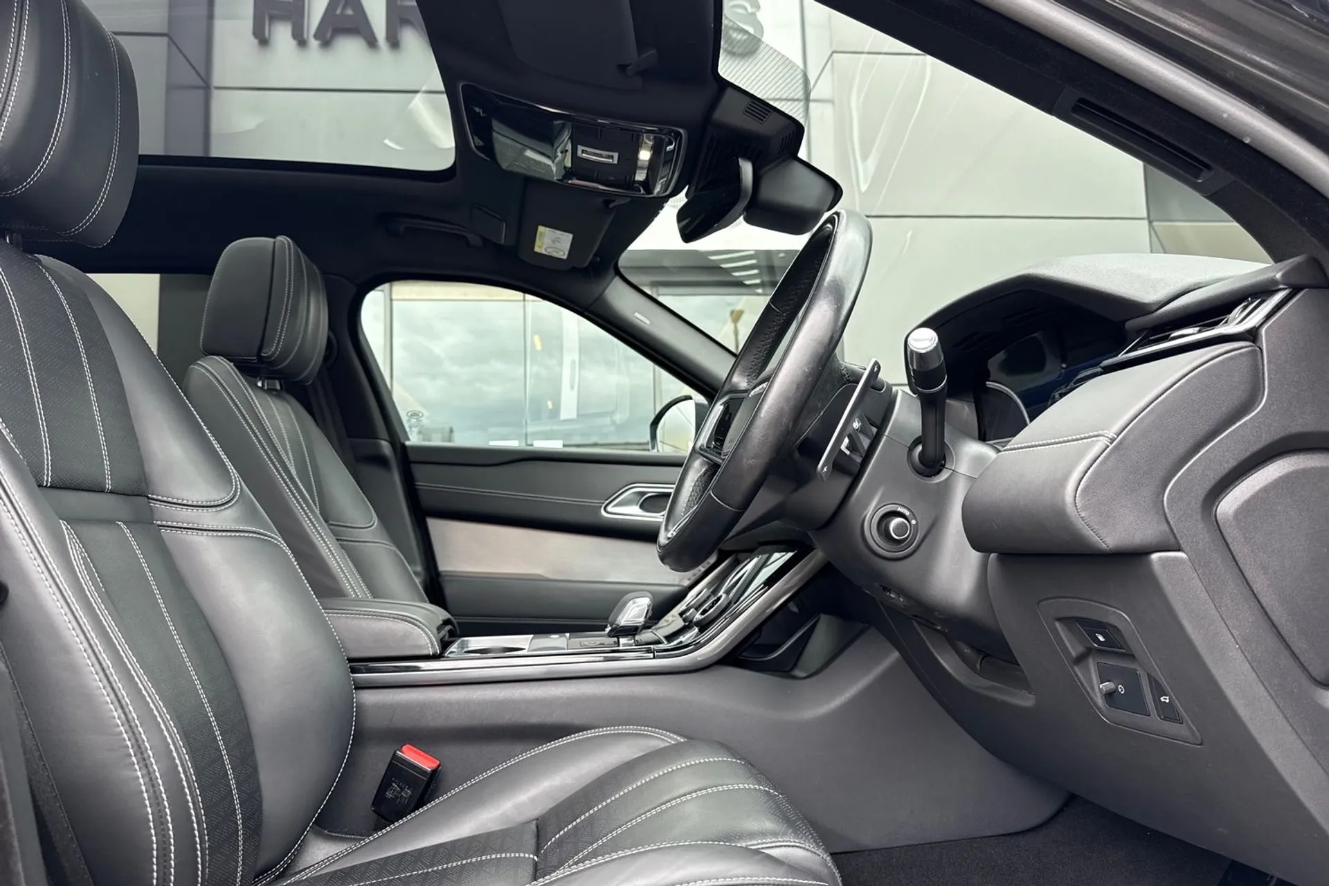 LAND ROVER RANGE ROVER VELAR thumbnail image number 18