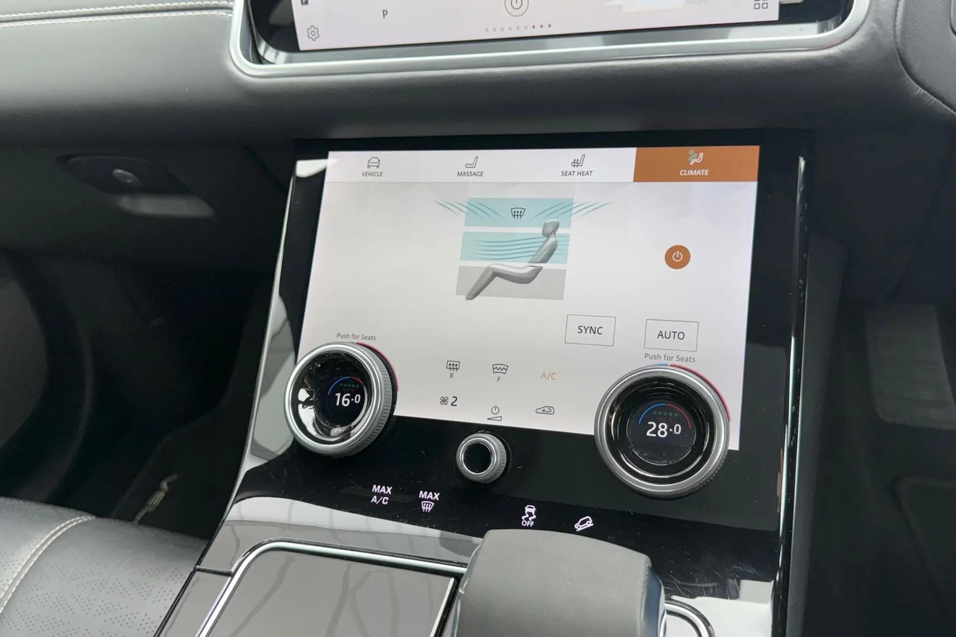 LAND ROVER RANGE ROVER VELAR thumbnail image number 61