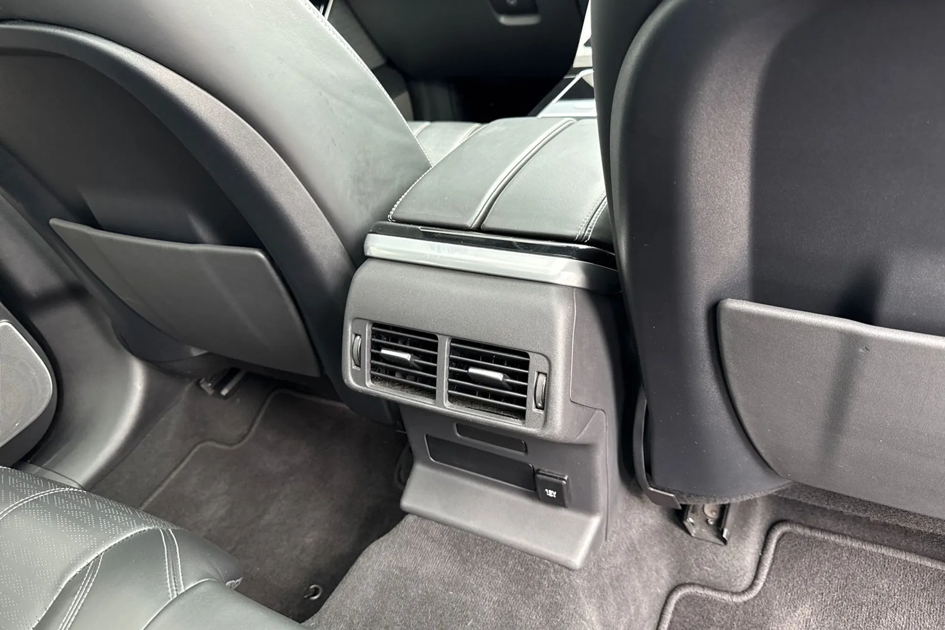 LAND ROVER RANGE ROVER VELAR thumbnail image number 52
