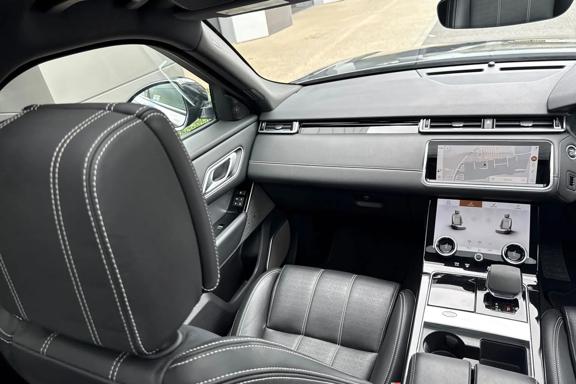 LAND ROVER RANGE ROVER VELAR thumbnail image number 59