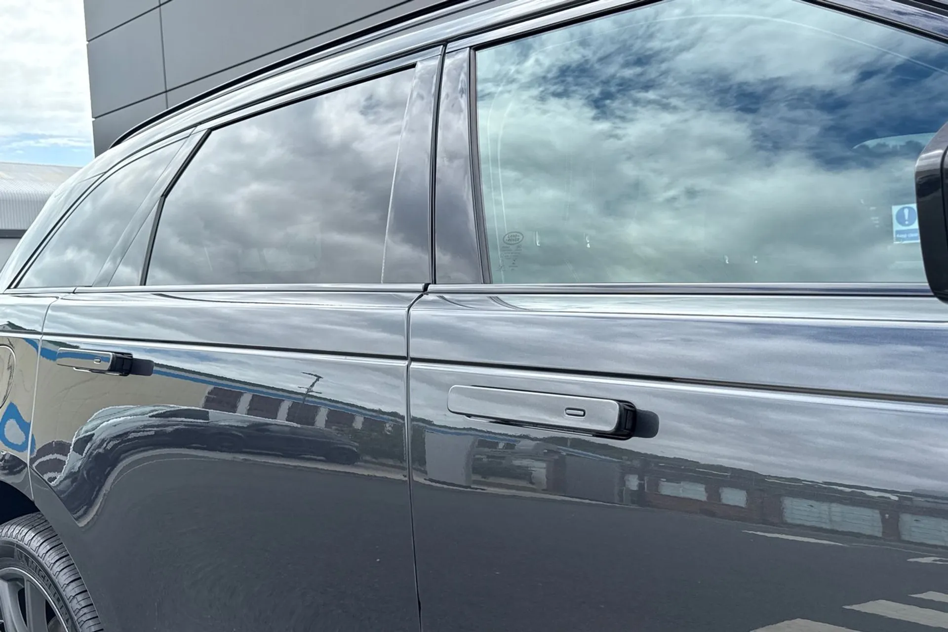 LAND ROVER RANGE ROVER VELAR thumbnail image number 27
