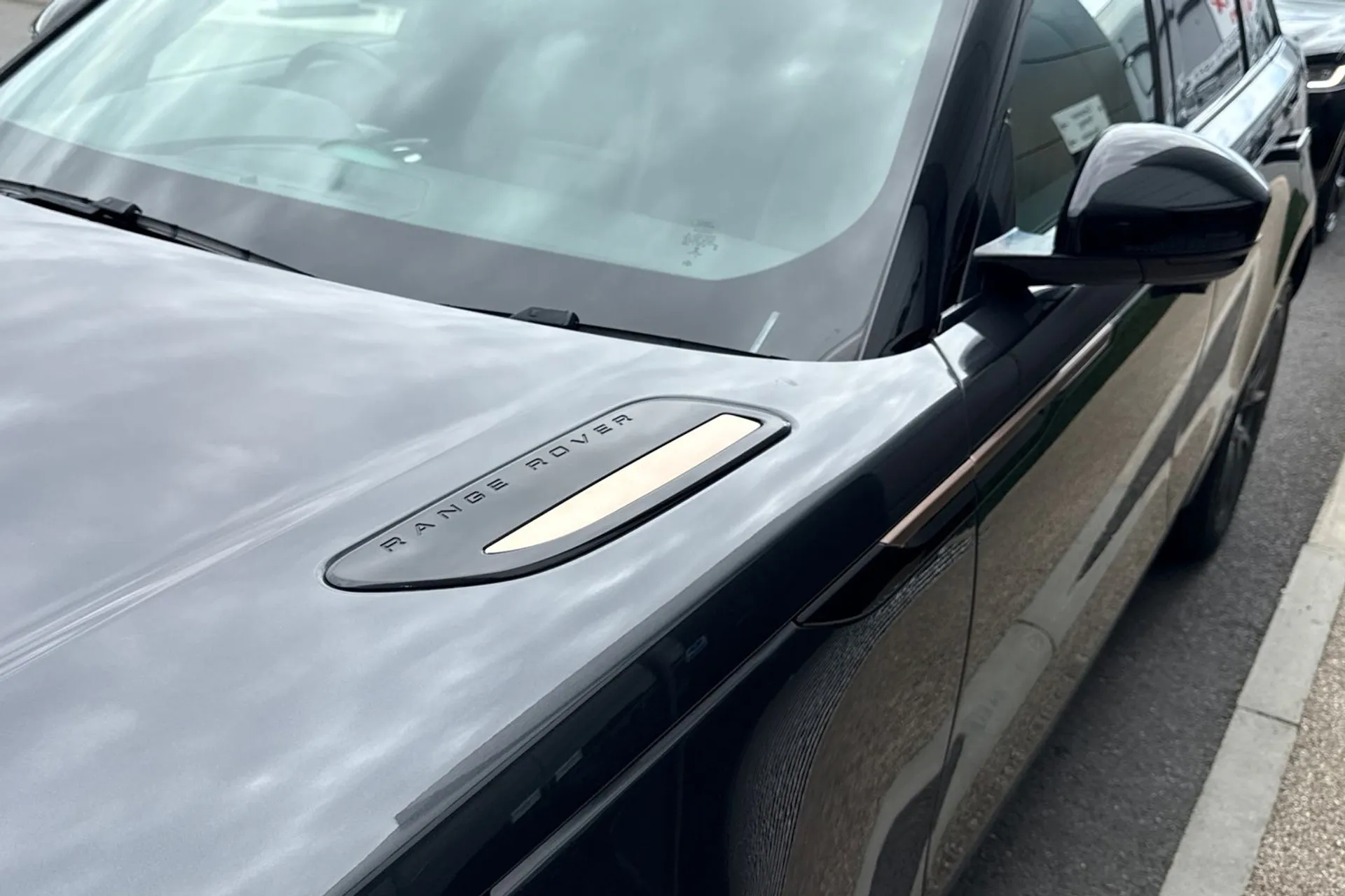 LAND ROVER RANGE ROVER VELAR thumbnail image number 30