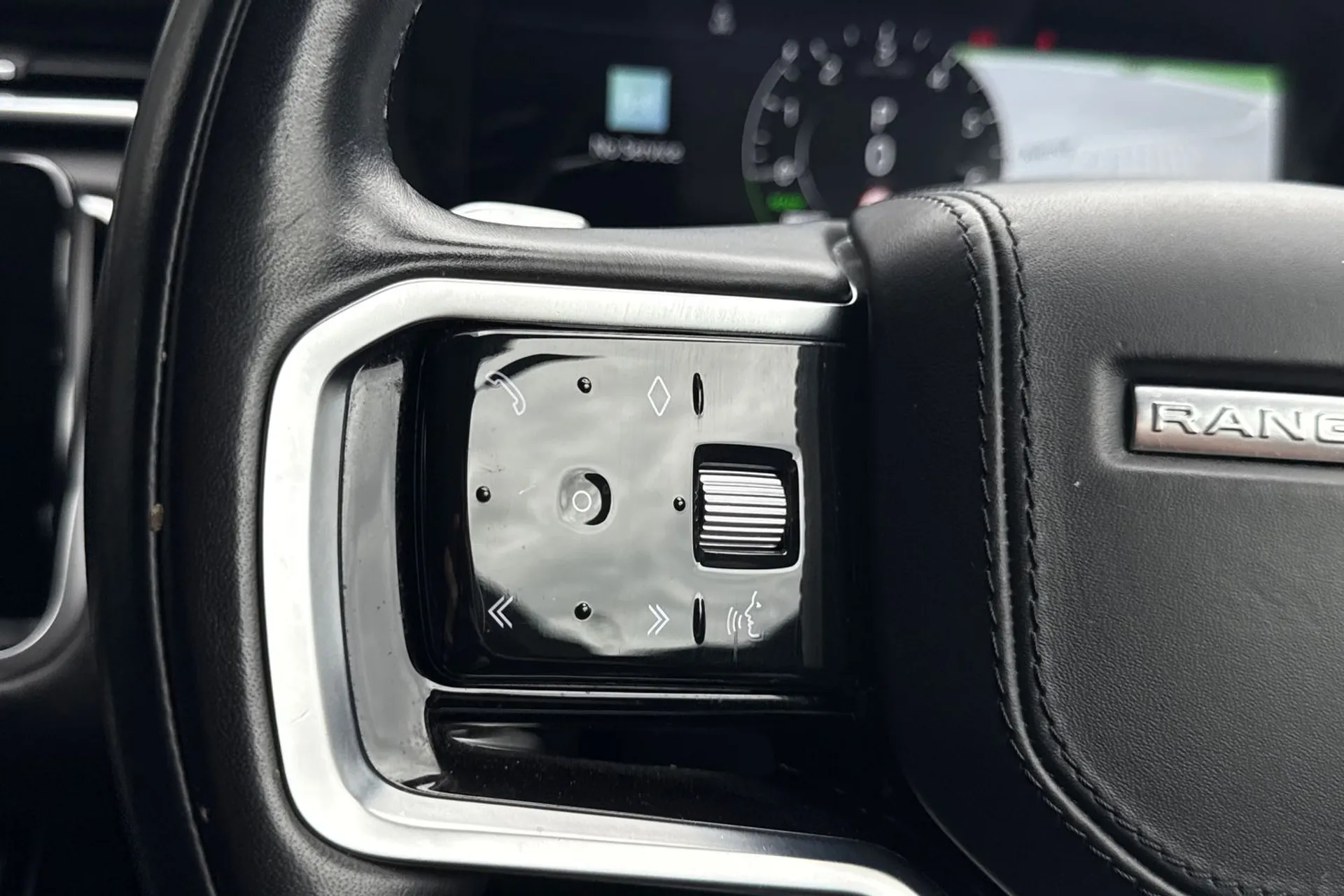 LAND ROVER RANGE ROVER VELAR thumbnail image number 33
