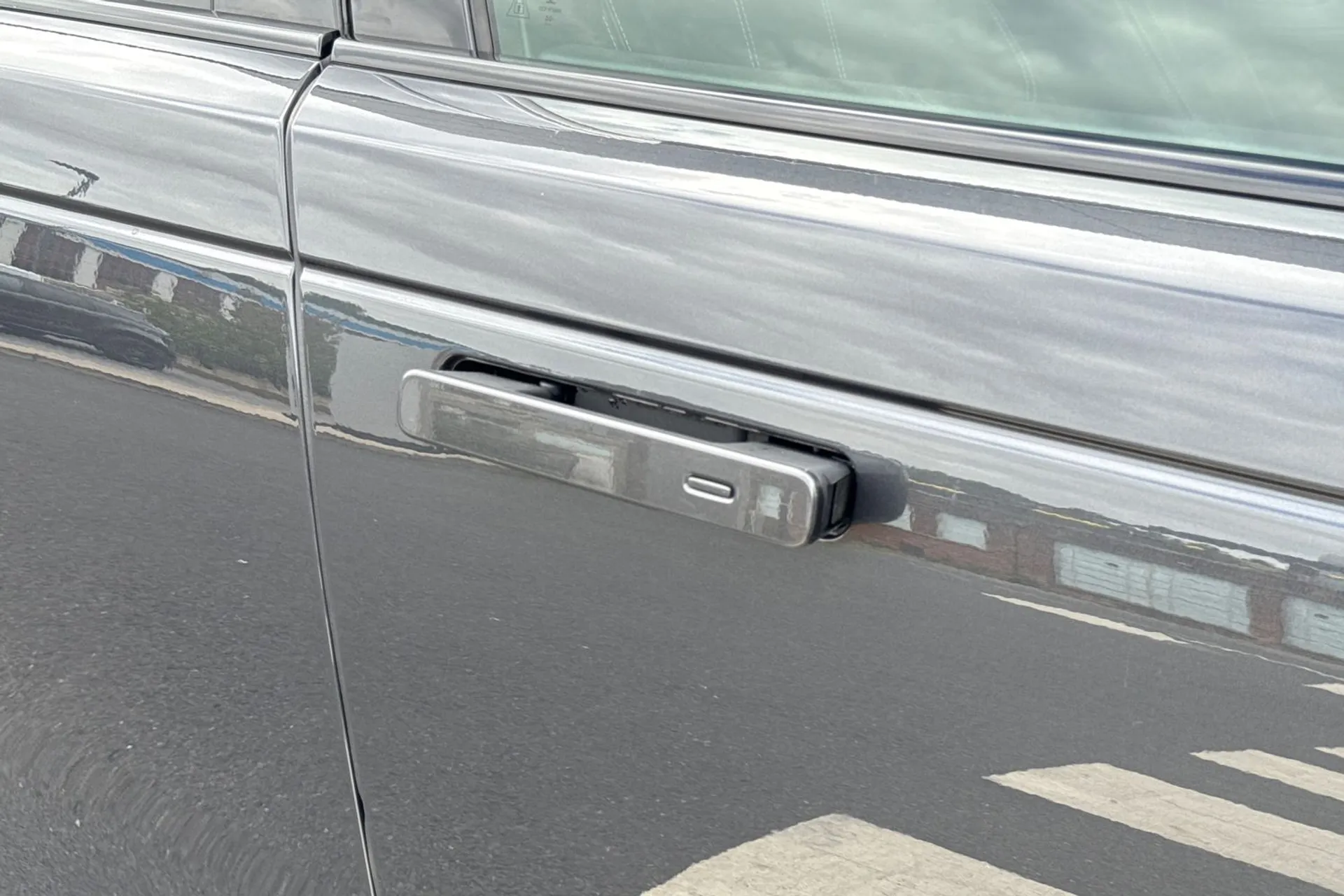 LAND ROVER RANGE ROVER VELAR thumbnail image number 28