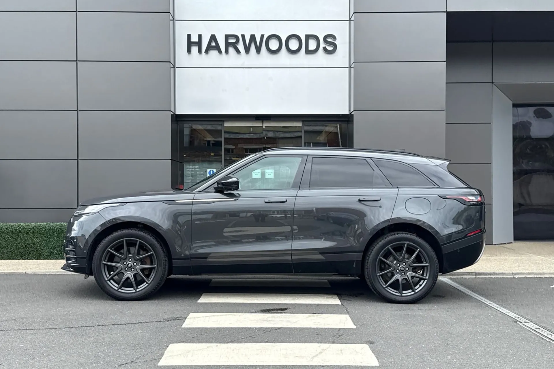 LAND ROVER RANGE ROVER VELAR thumbnail image number 12