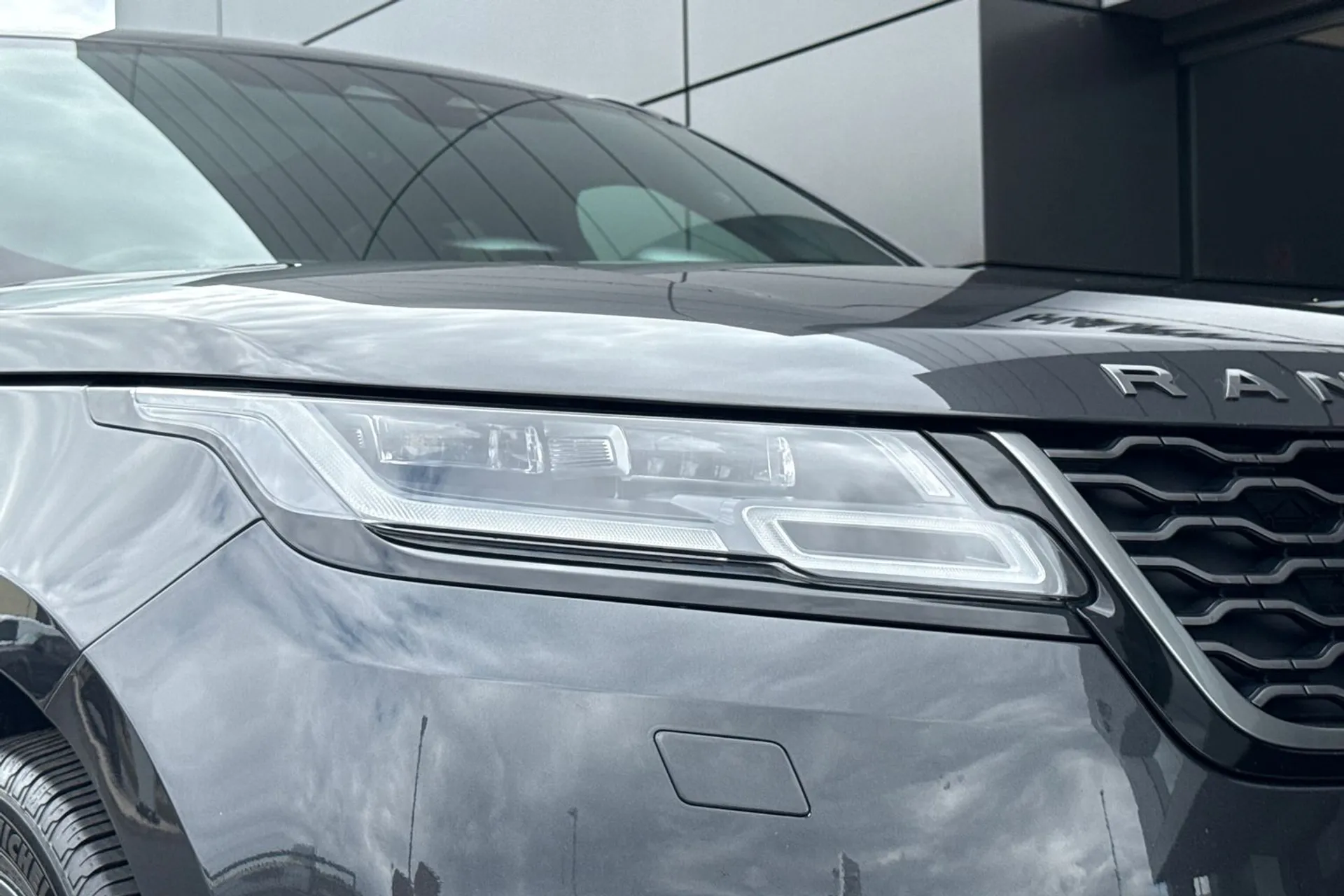 LAND ROVER RANGE ROVER VELAR thumbnail image number 26