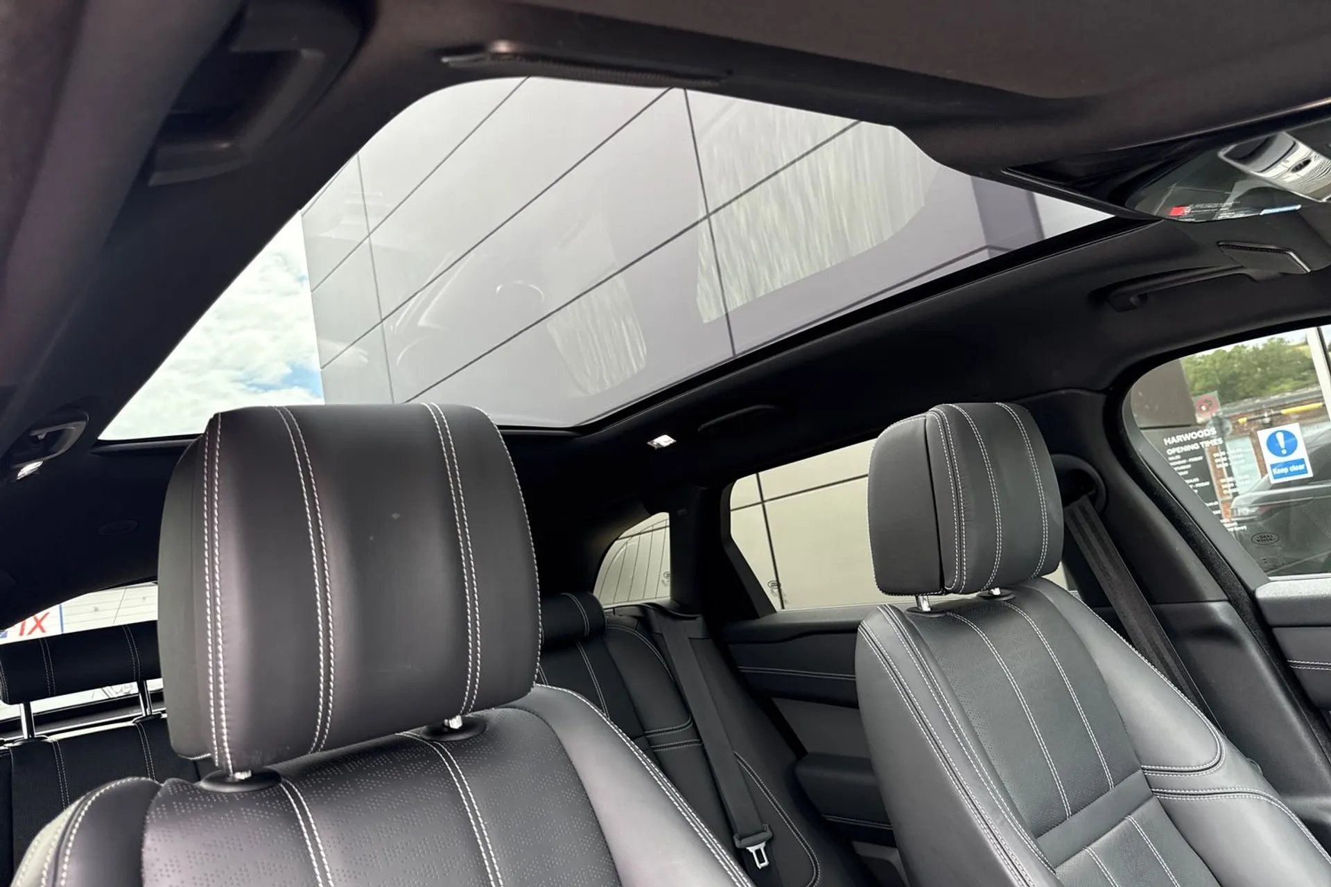 LAND ROVER RANGE ROVER VELAR thumbnail image number 14