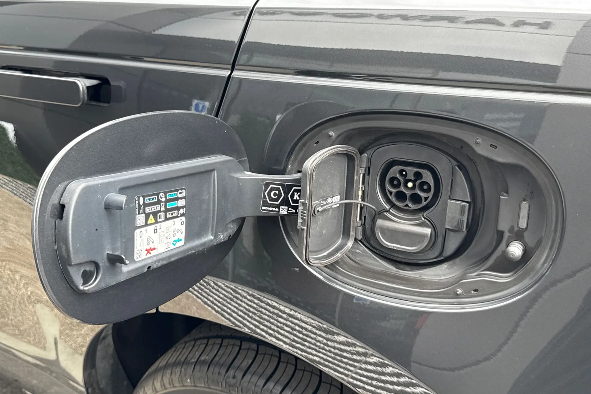 LAND ROVER RANGE ROVER VELAR thumbnail image number 44