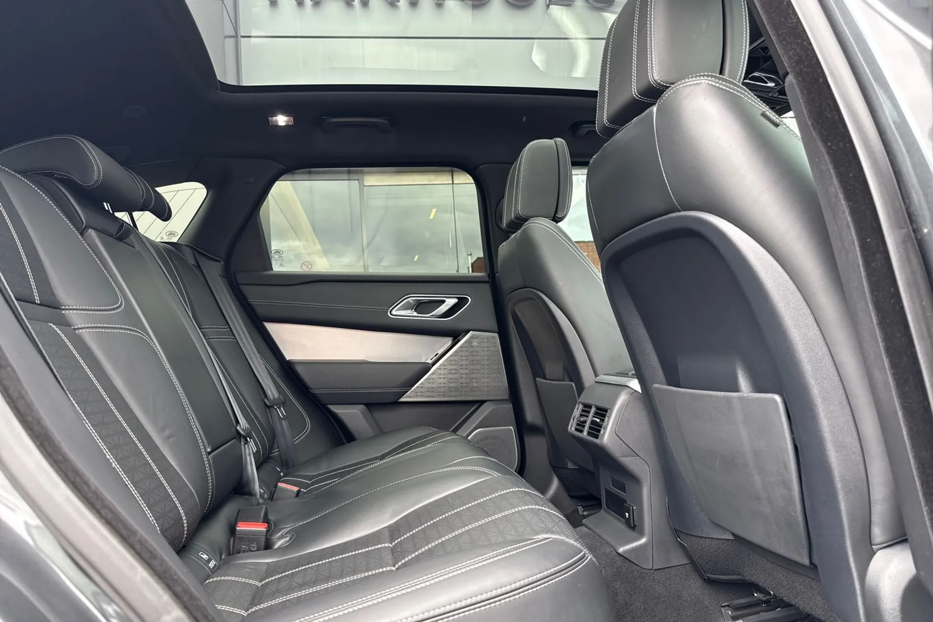 LAND ROVER RANGE ROVER VELAR thumbnail image number 49