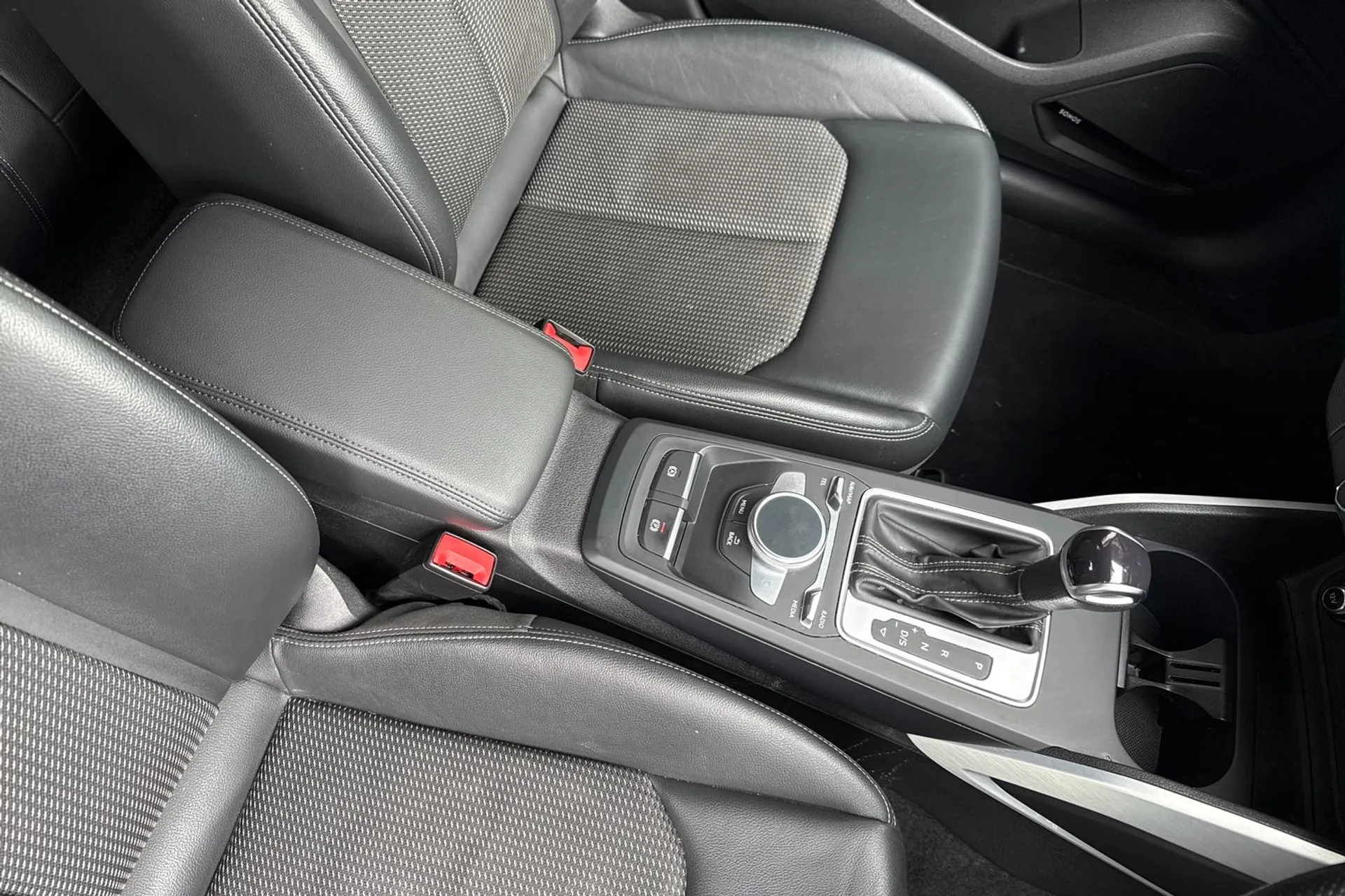 Audi Q2 thumbnail image number 40