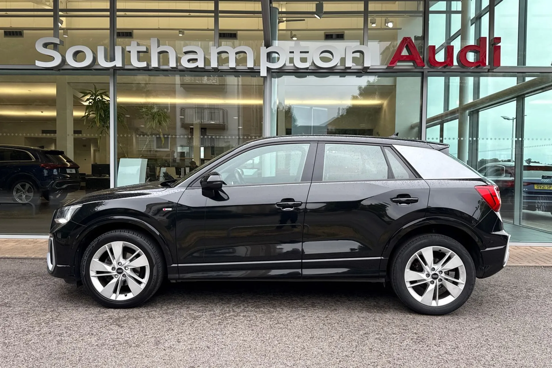 Audi Q2 thumbnail image number 9