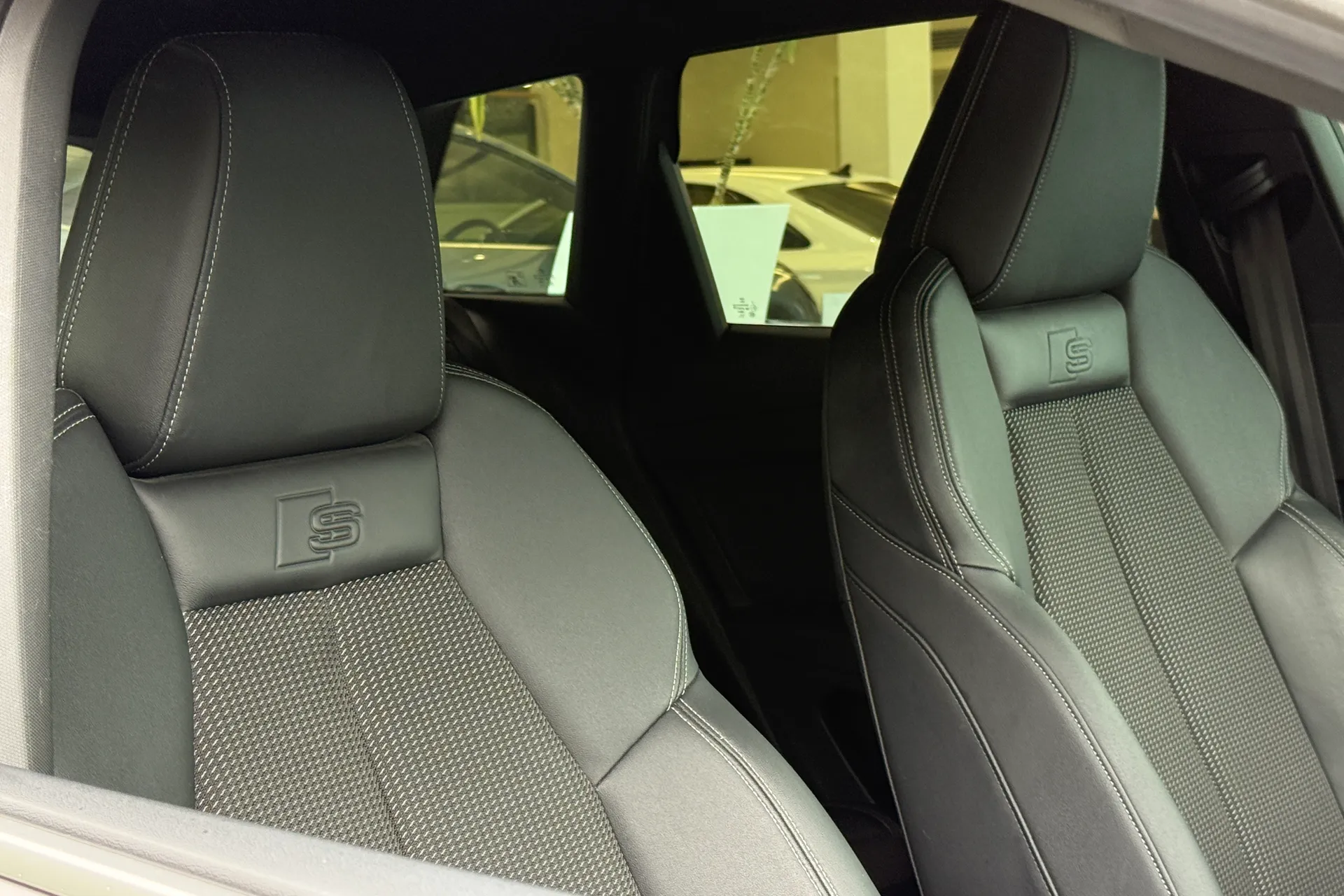 Audi Q4 thumbnail image number 56