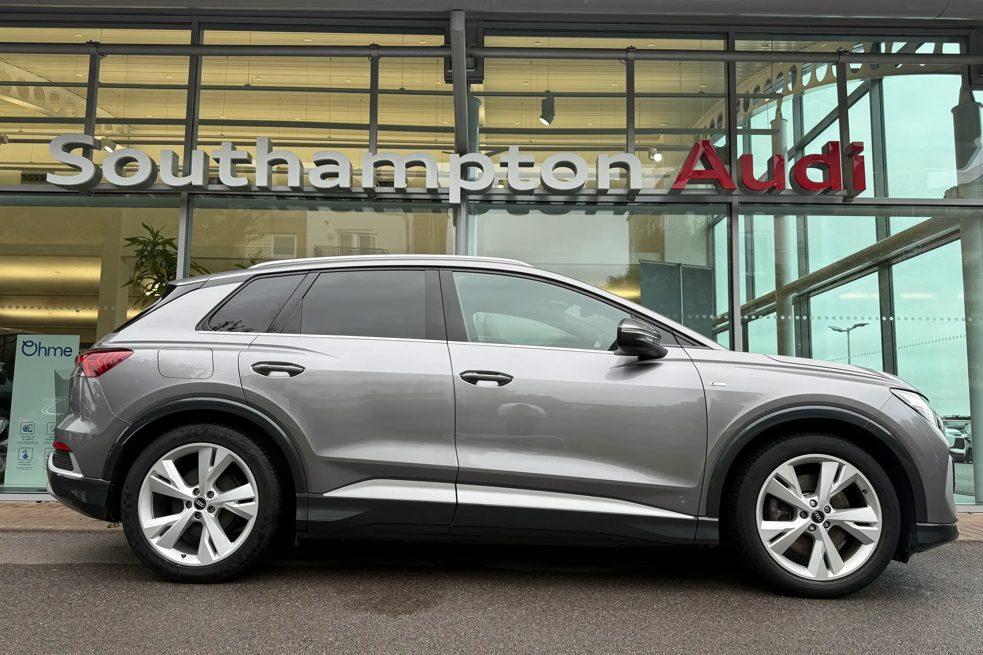 Audi Q4 thumbnail image number 2