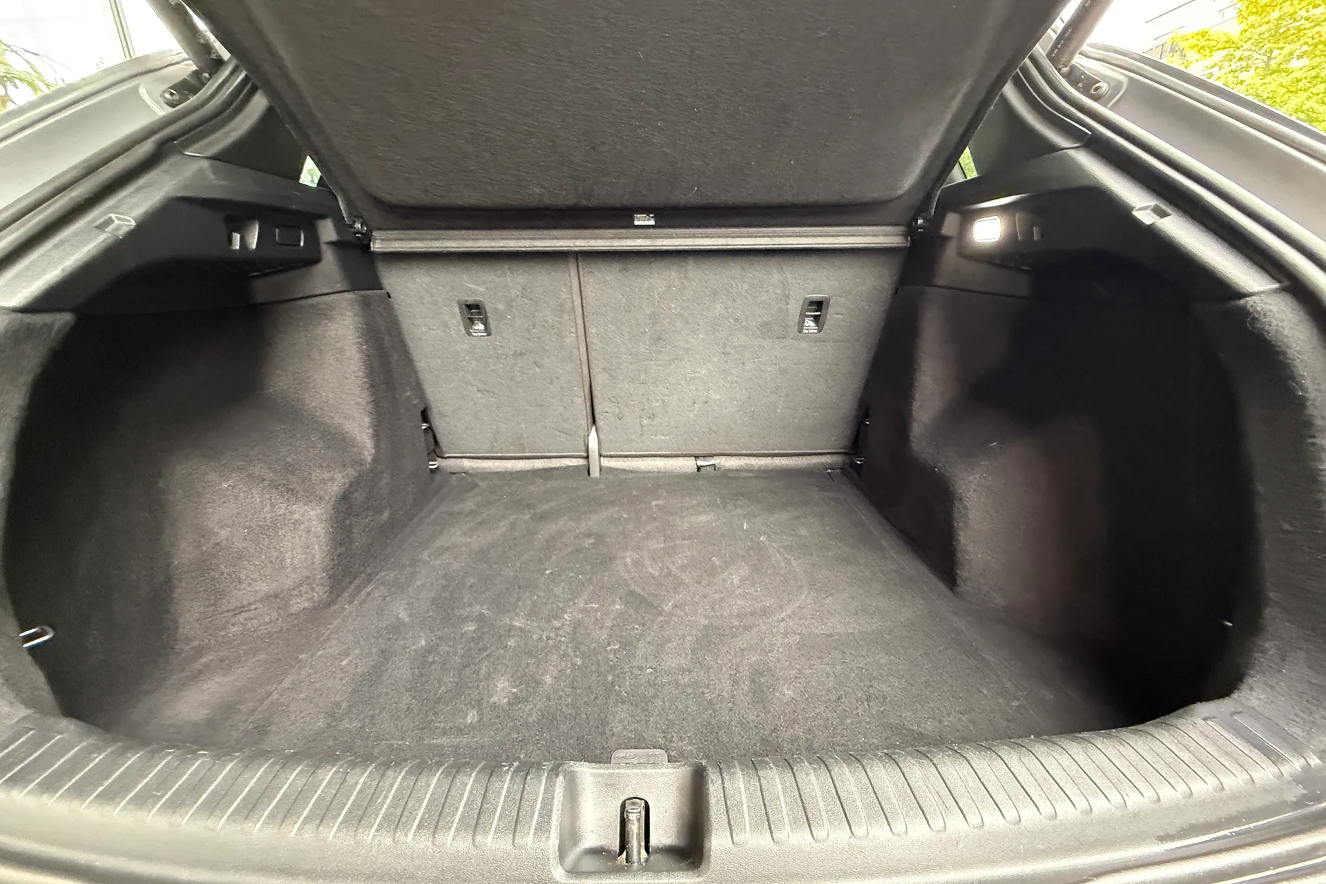 Audi Q4 thumbnail image number 24