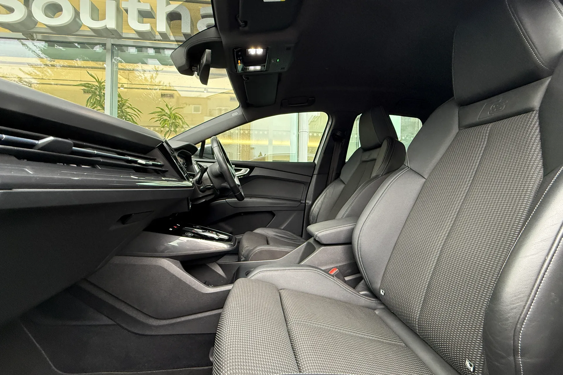 Audi Q4 thumbnail image number 60