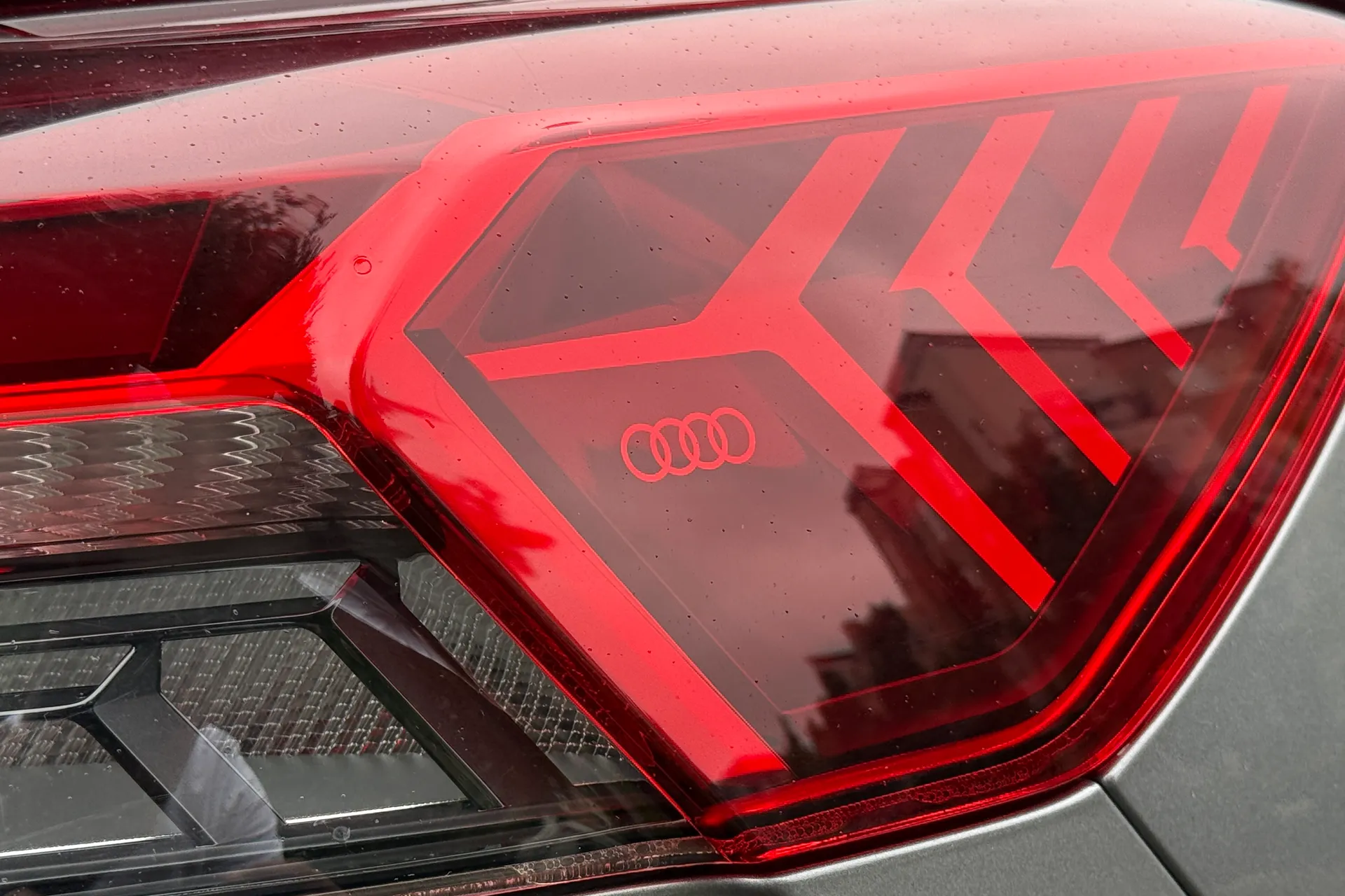 Audi Q4 thumbnail image number 17