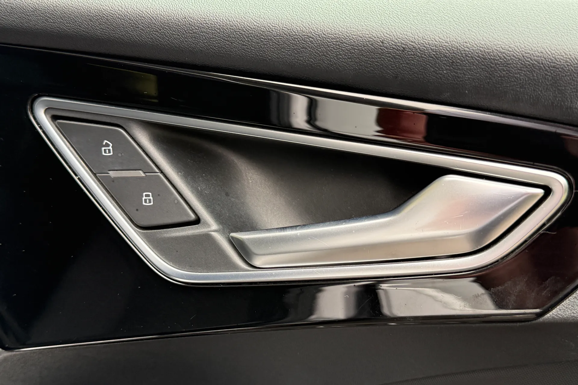 Audi Q4 thumbnail image number 28