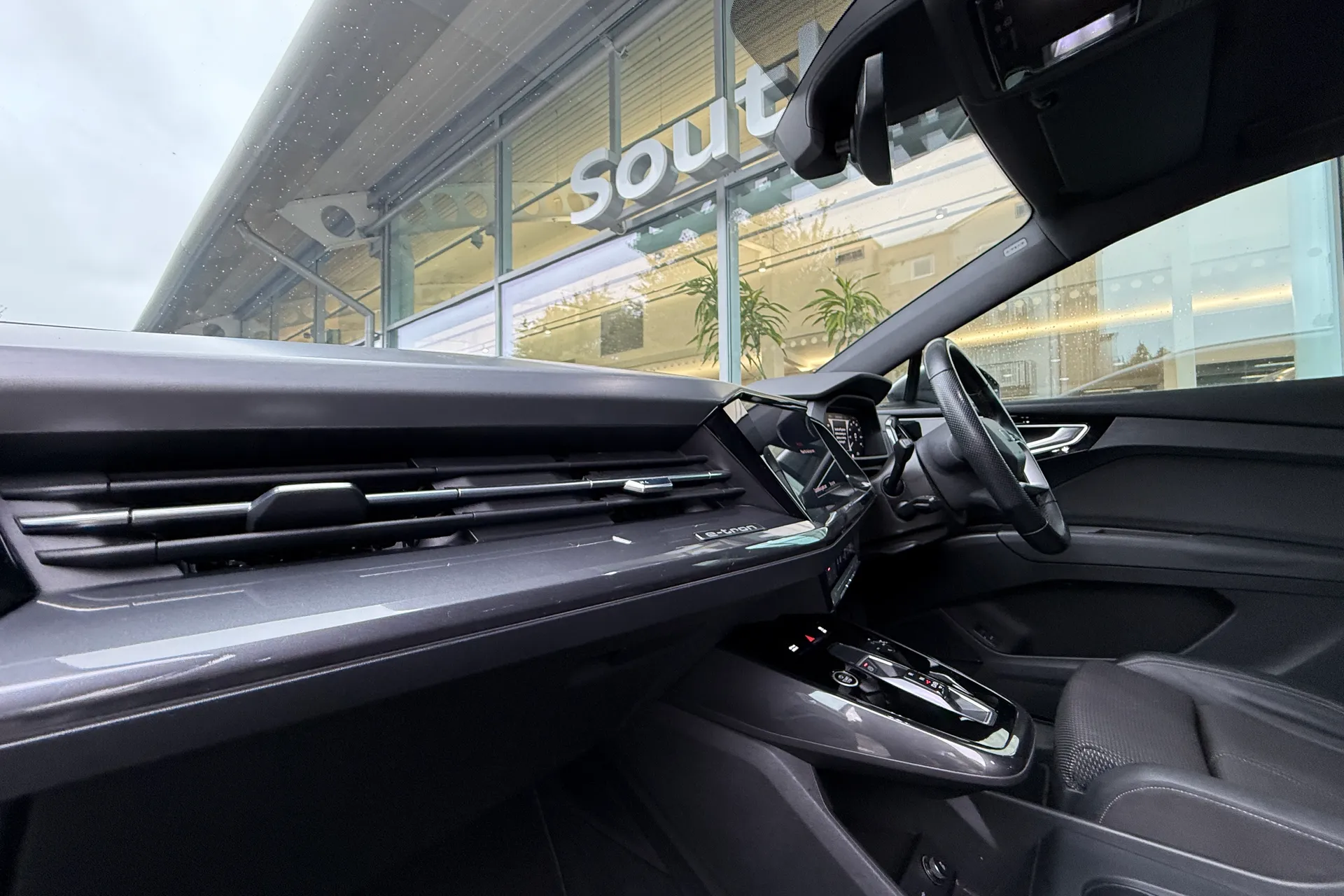 Audi Q4 thumbnail image number 5