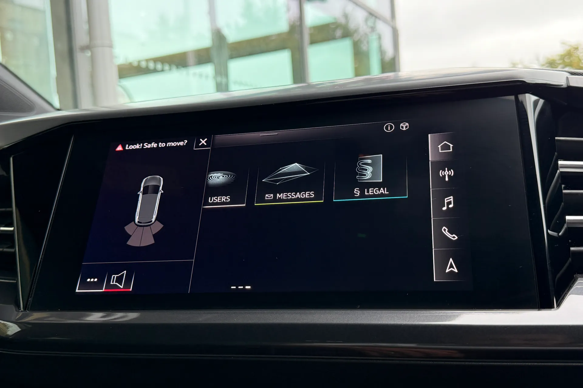 Audi Q4 thumbnail image number 35